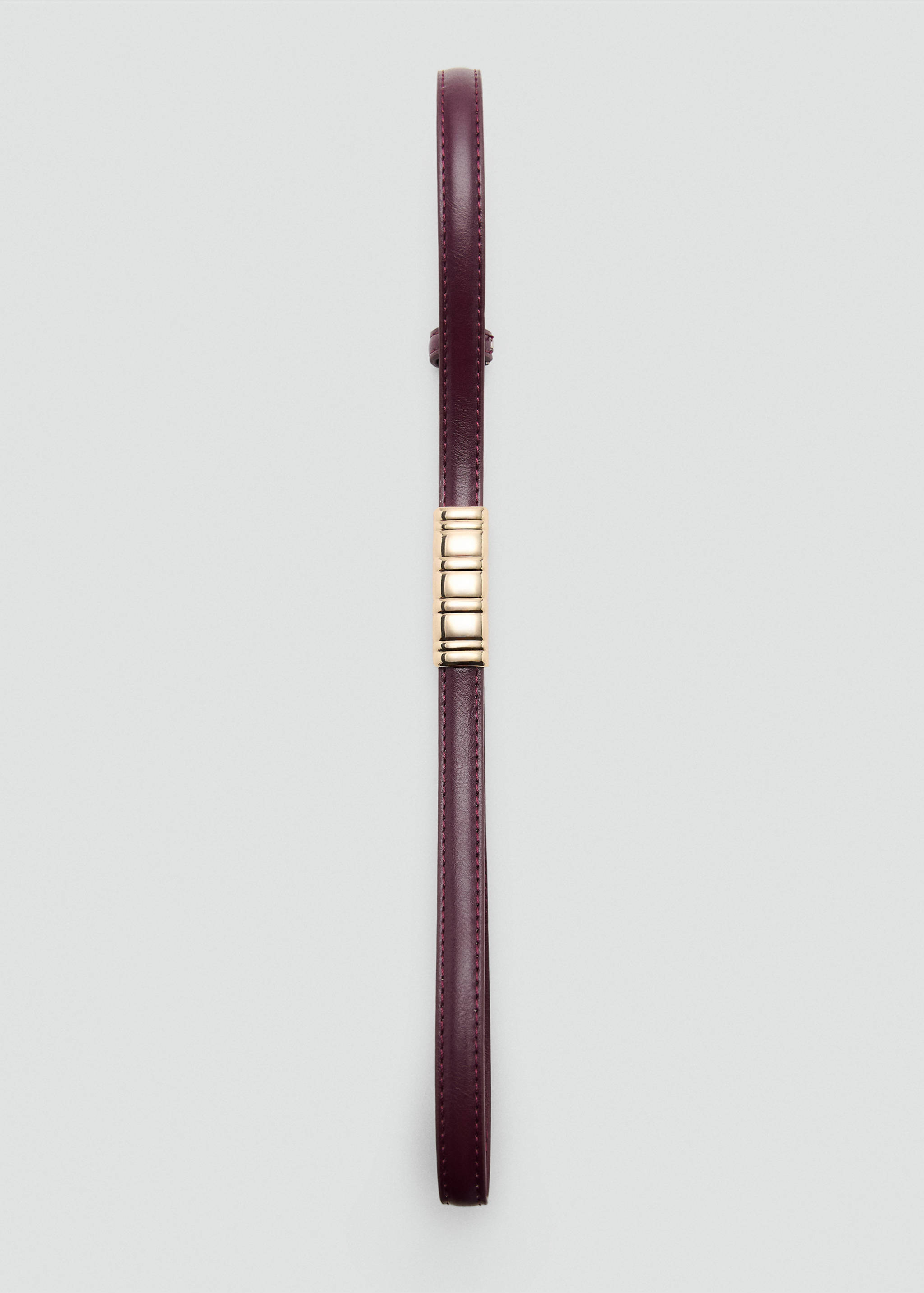 Thin belt with metal detail - Details of the article 2, Burgundy. Ref: 27021215-00.