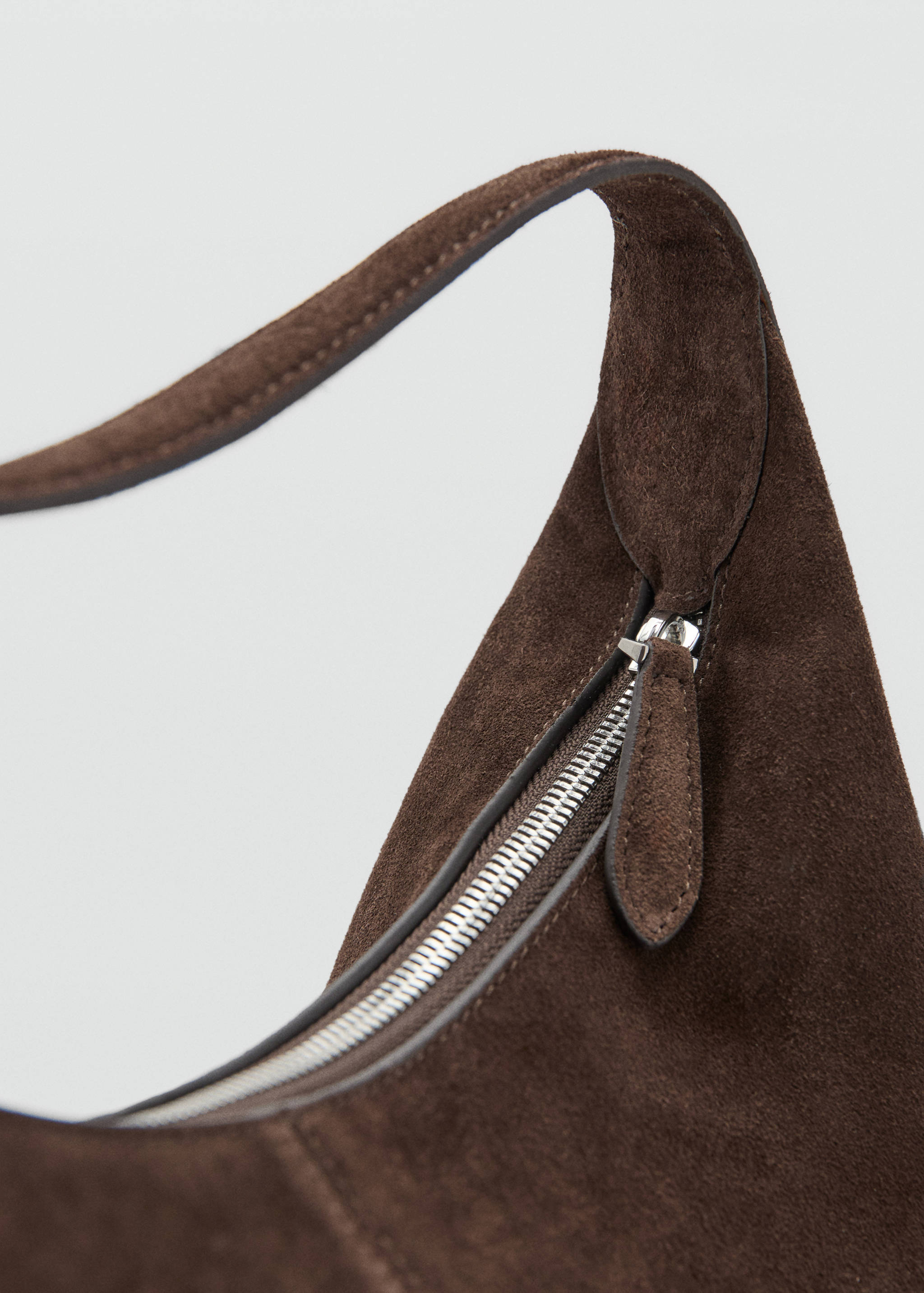 Suede shoulder bag with stitching - Details of the article 2