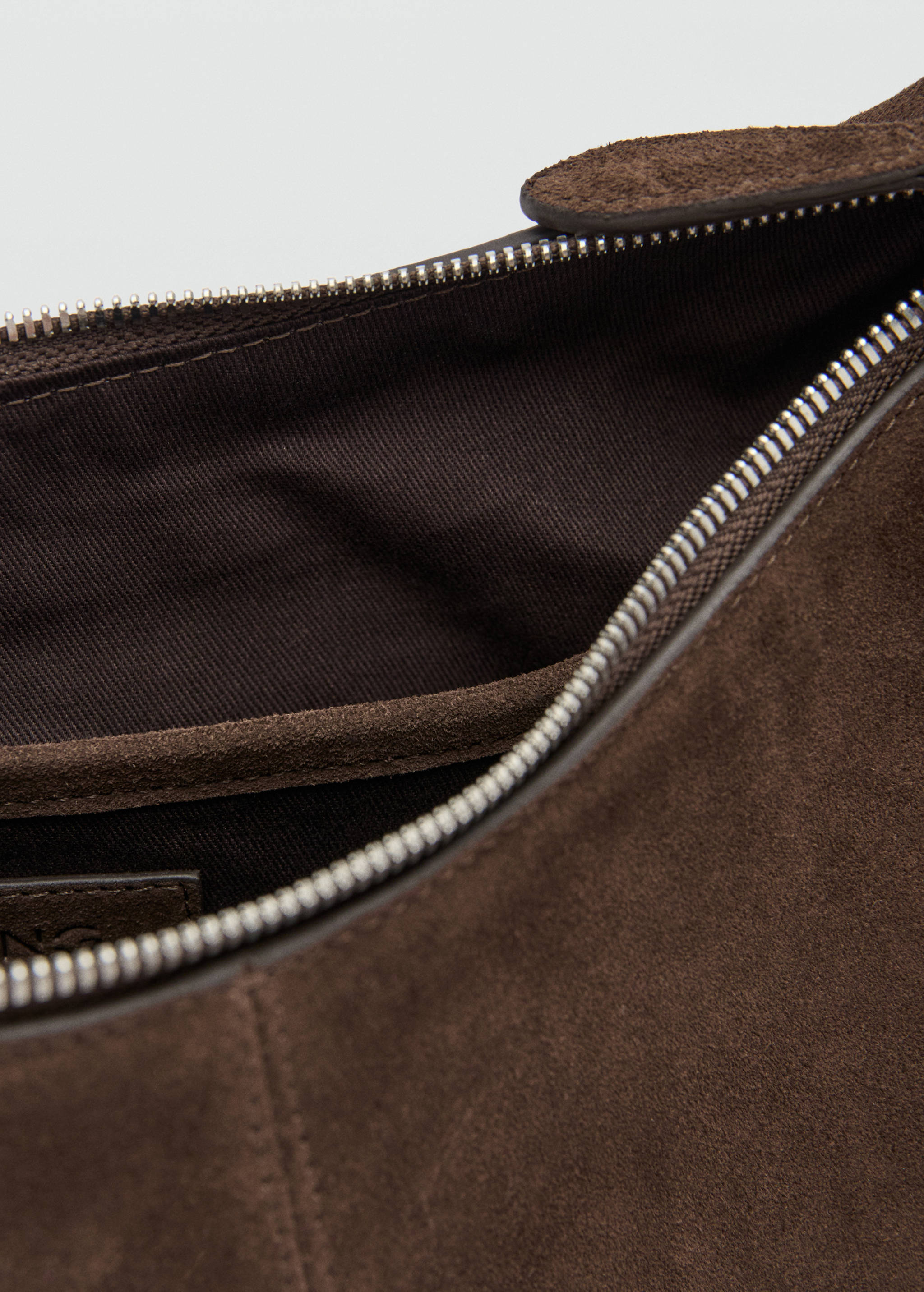 Suede shoulder bag with stitching - Details of the article 3
