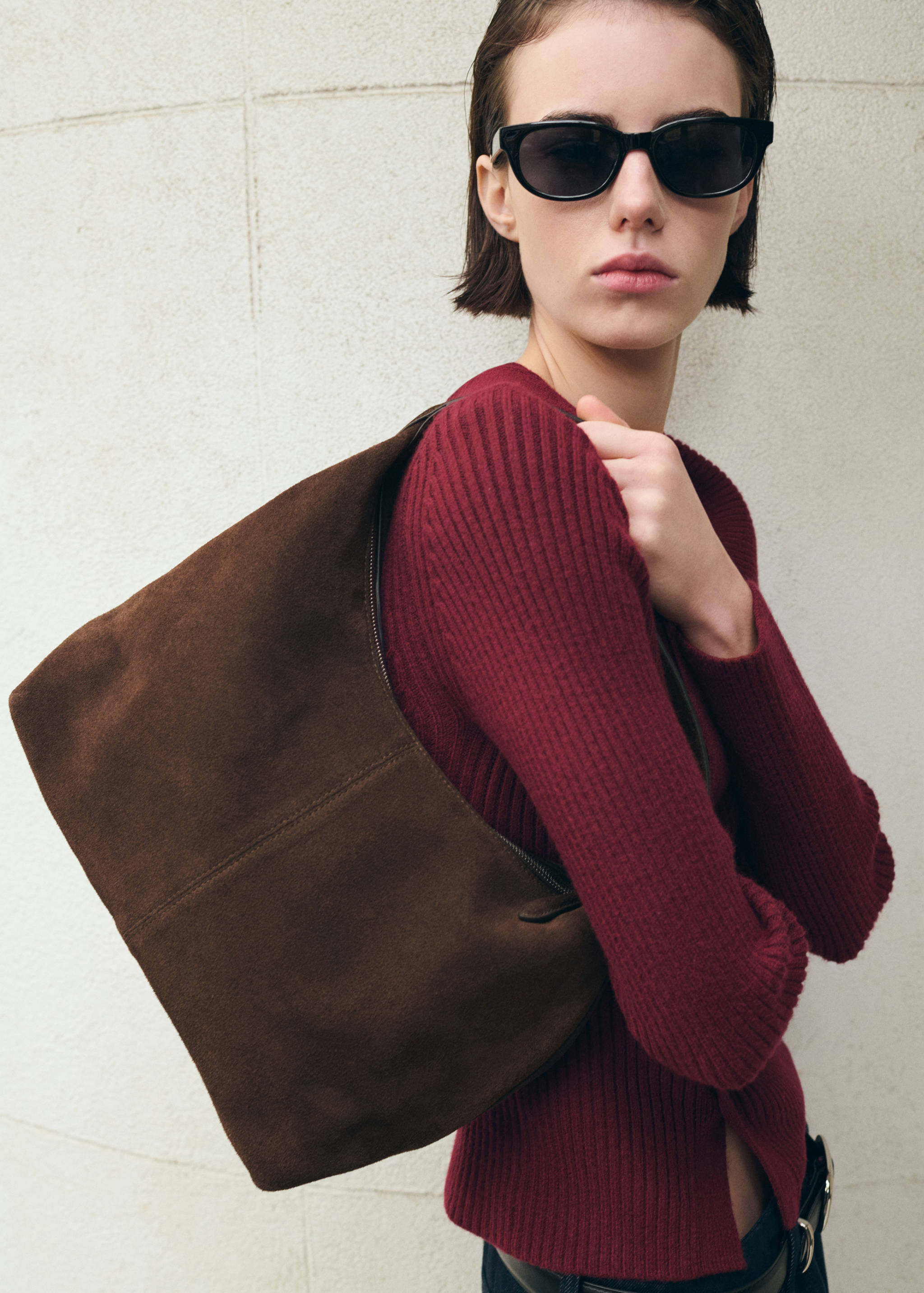 Suede shoulder bag with stitching - General plane