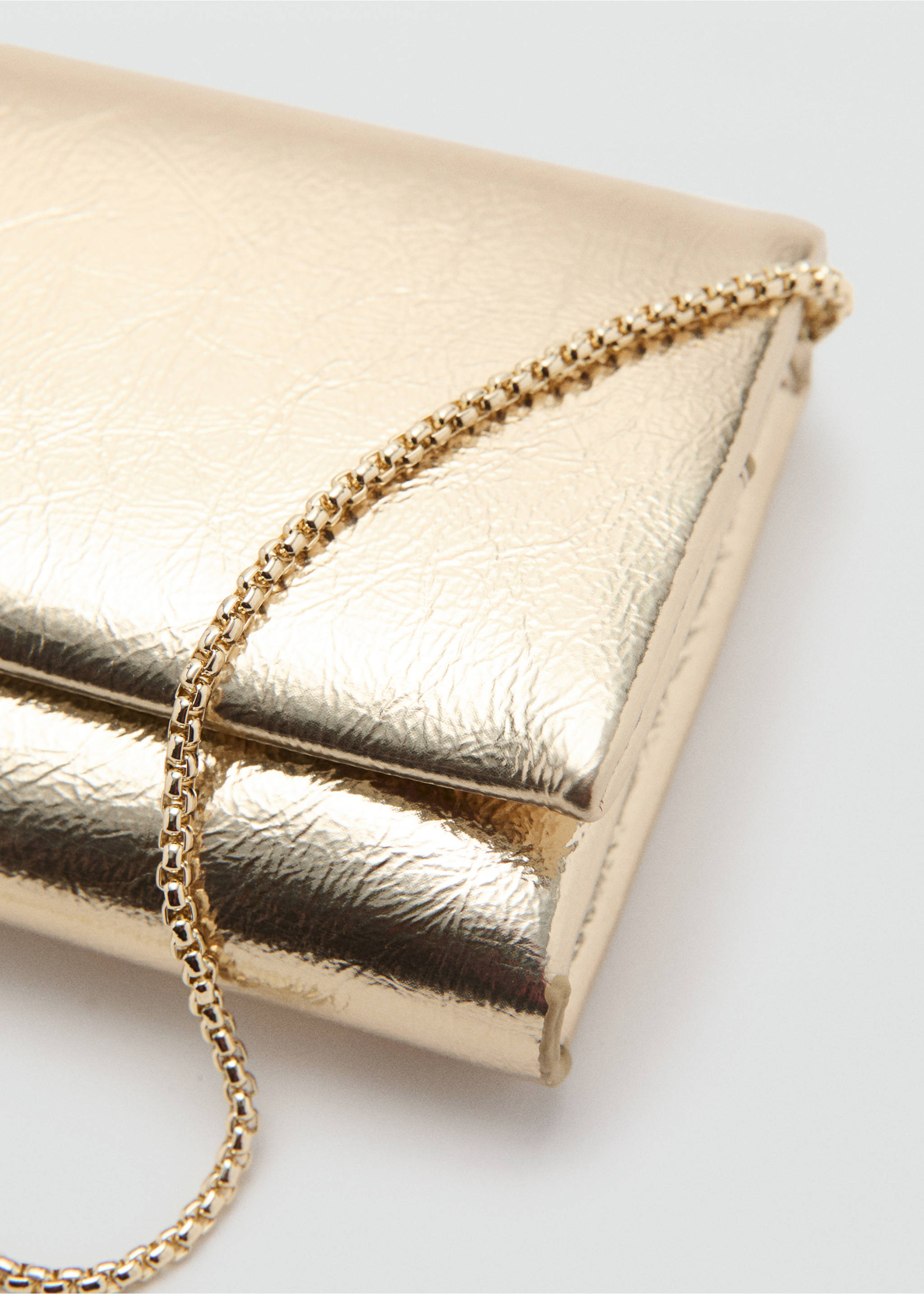 Crossbody bag with flap - Details of the article 2, Gold. Ref: 27021238-00.