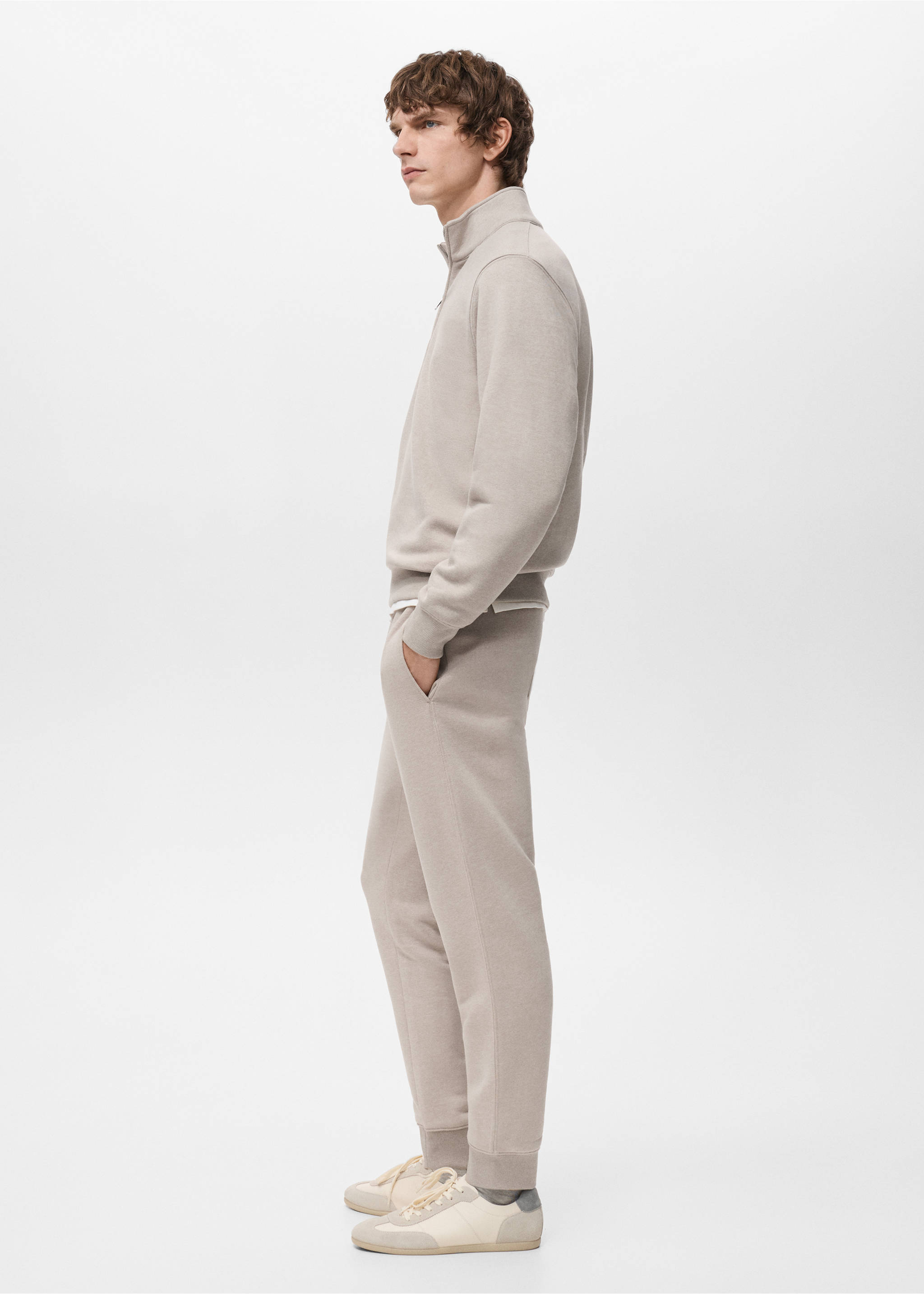 Zip-neck sweatshirt with a soft-touch interior - Details of the article 2, Sand. Ref: 27021265-00.