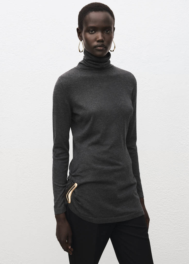 Turtleneck sweater with brooch — Charcoal