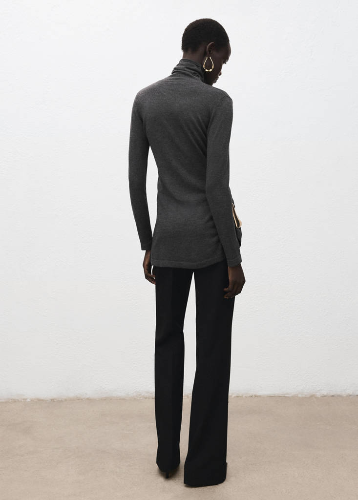 Turtleneck sweater with brooch — Charcoal