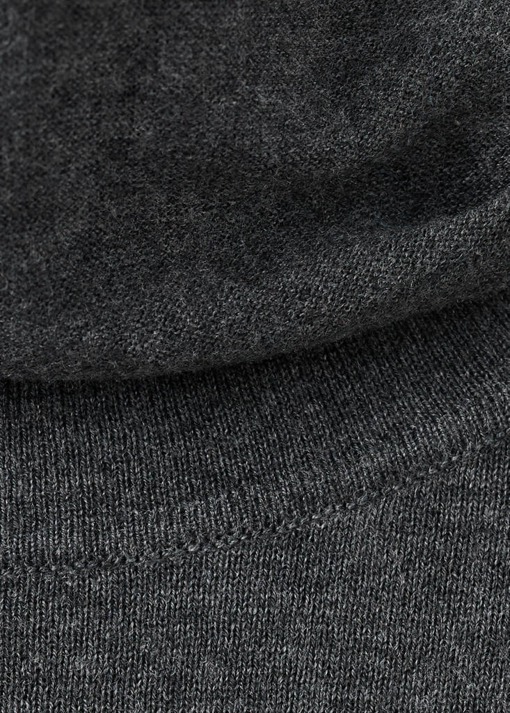 Turtleneck sweater with brooch — Charcoal