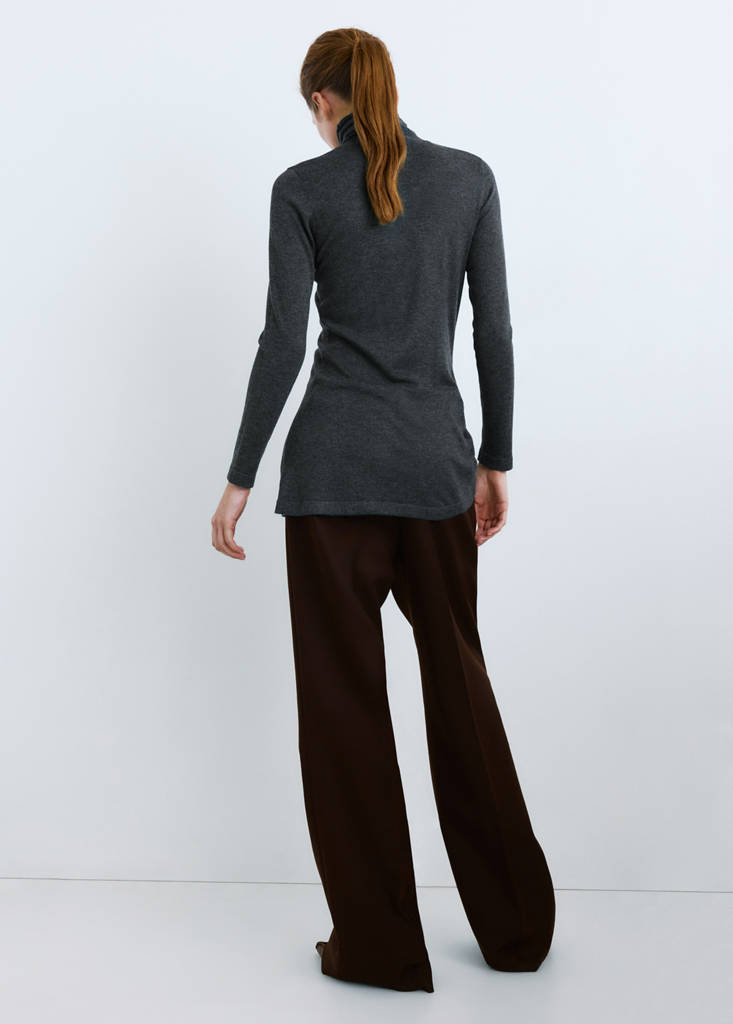 Turtleneck sweater with brooch — Charcoal