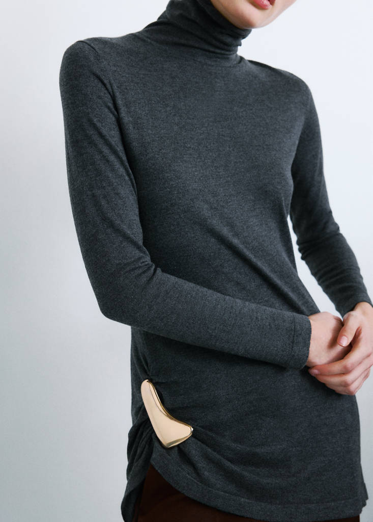 Turtleneck sweater with brooch — Charcoal