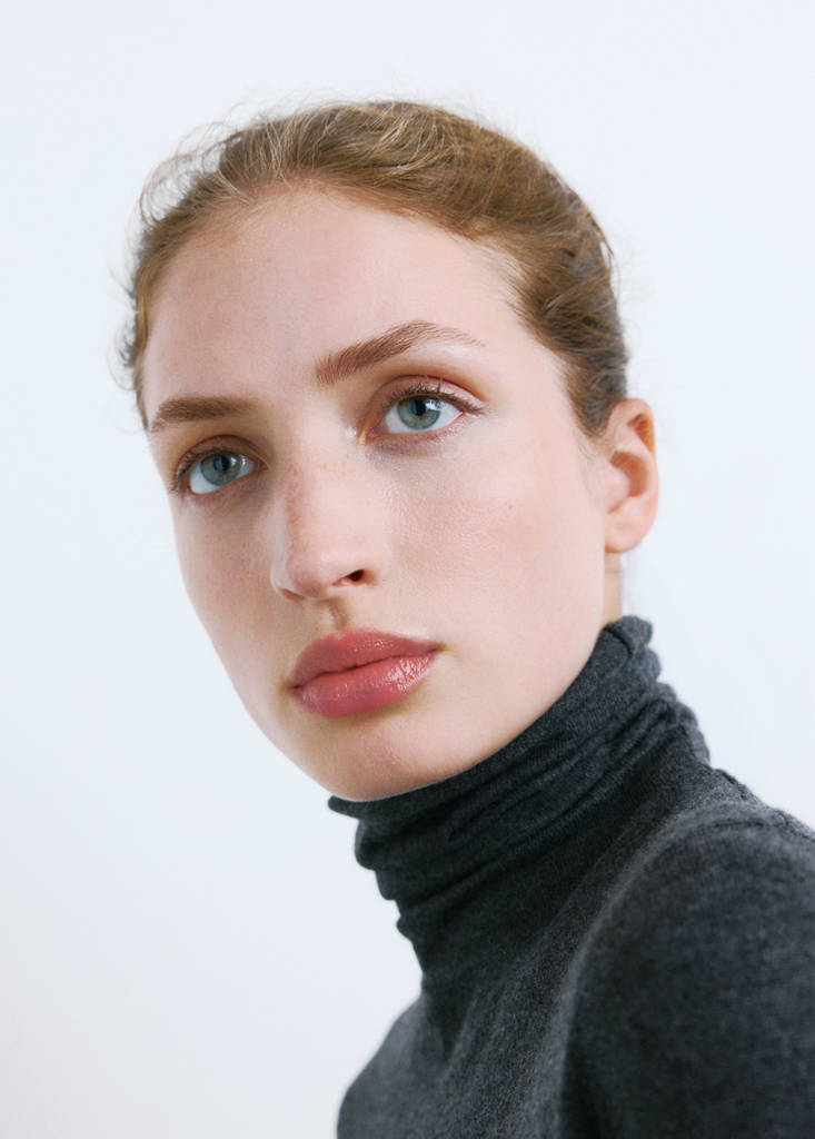 Turtleneck sweater with brooch — Charcoal