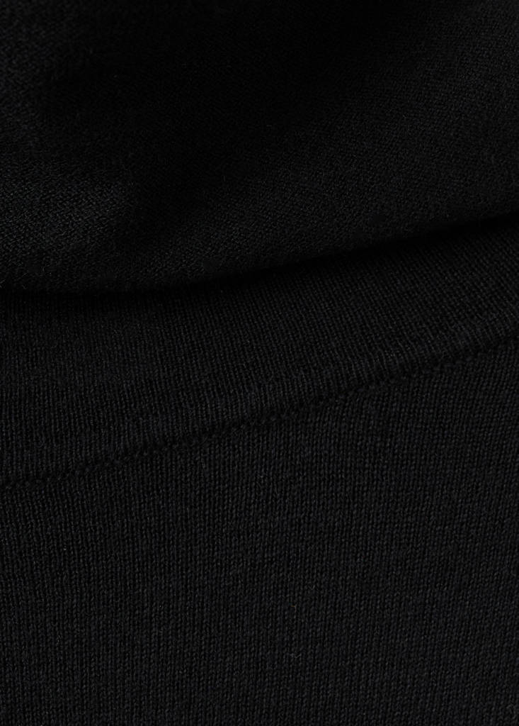 Turtleneck sweater with brooch — Black