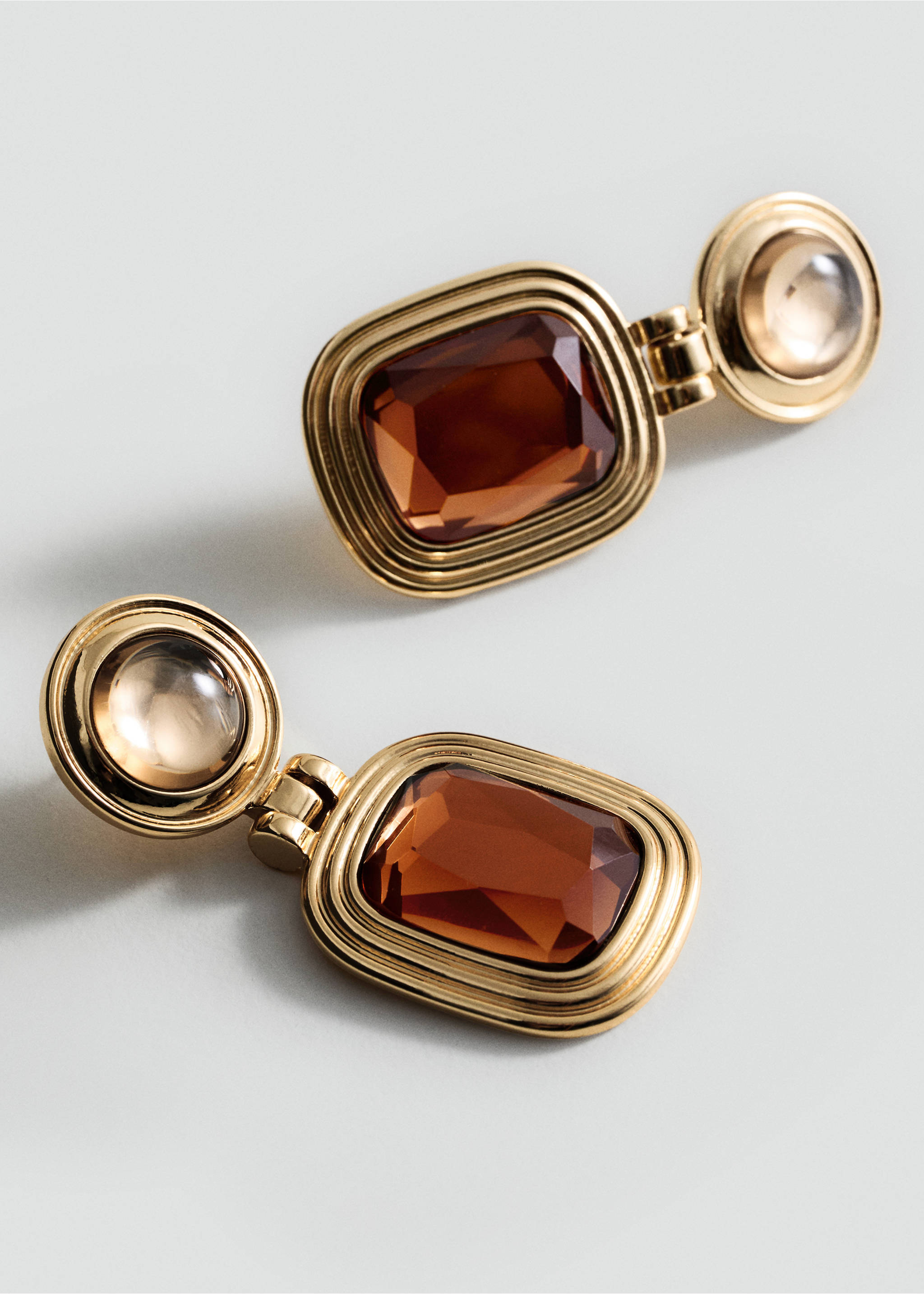 Combined resin hanging earrings - Medium plane, Gold. Ref: 27021286-00.