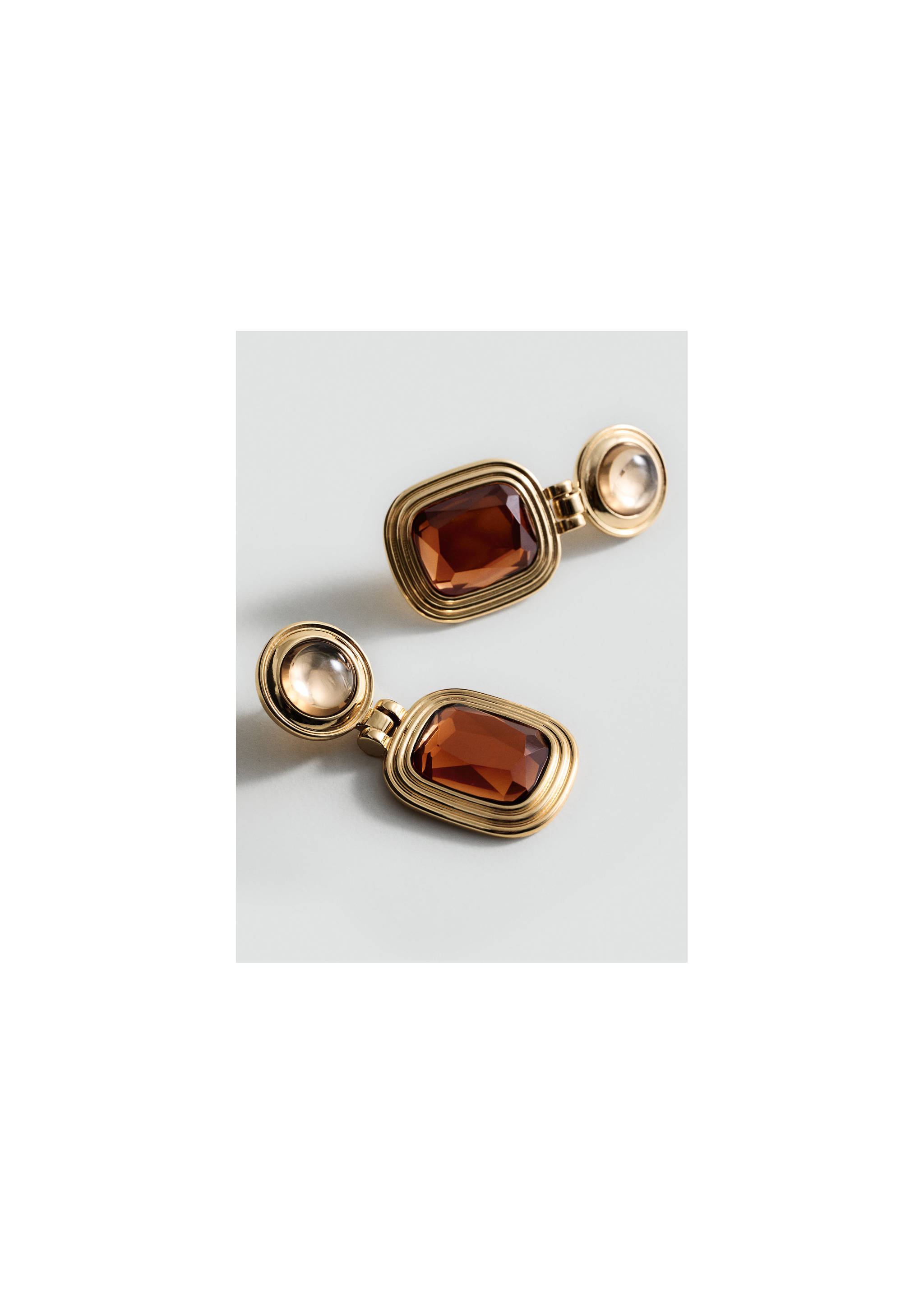 Combined resin hanging earrings - Details of the article 6, Gold. Ref: 27021286-00.