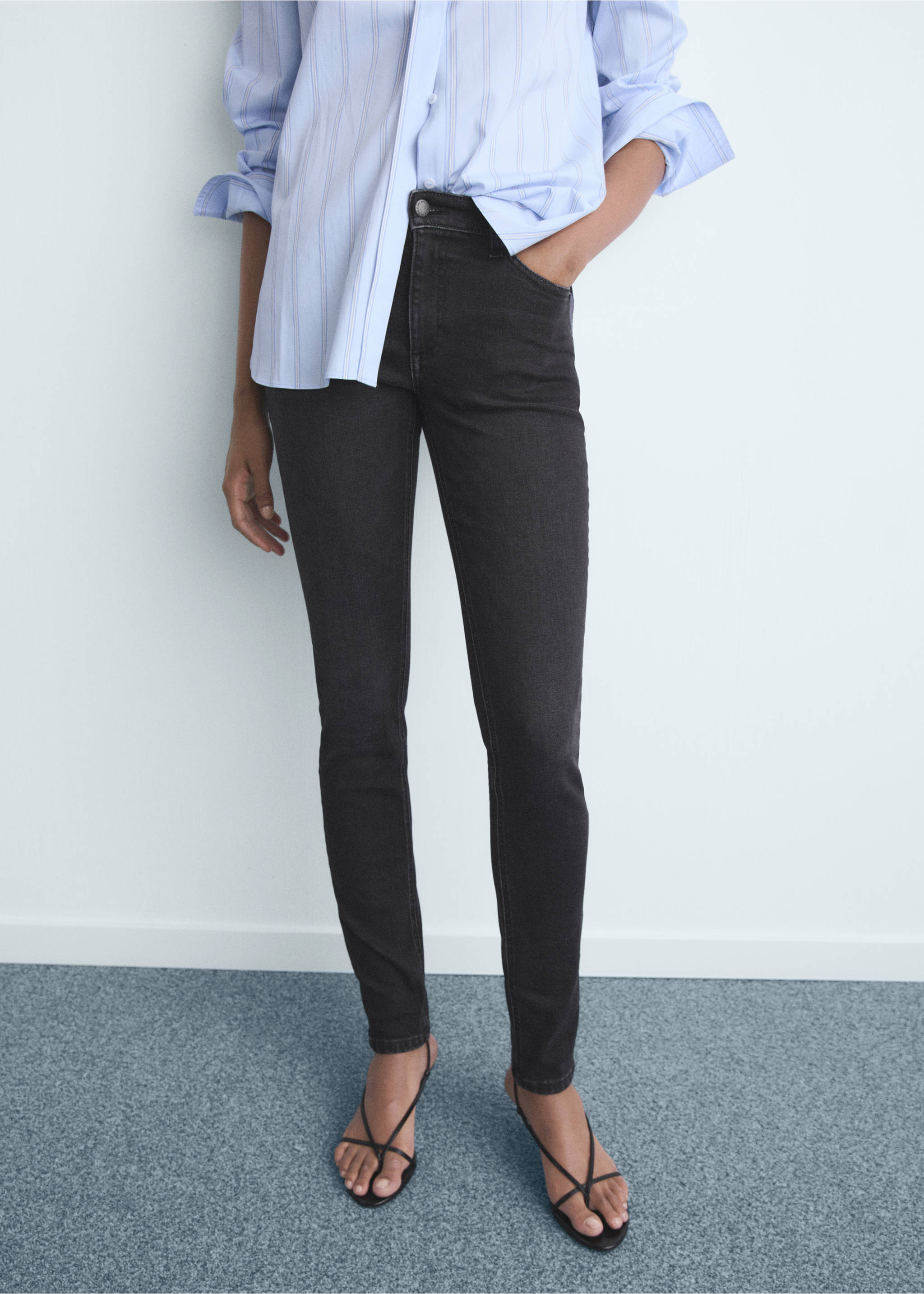 Jean skinny taille normale - Plan moyen, Gris. Ref: 27021287-00.