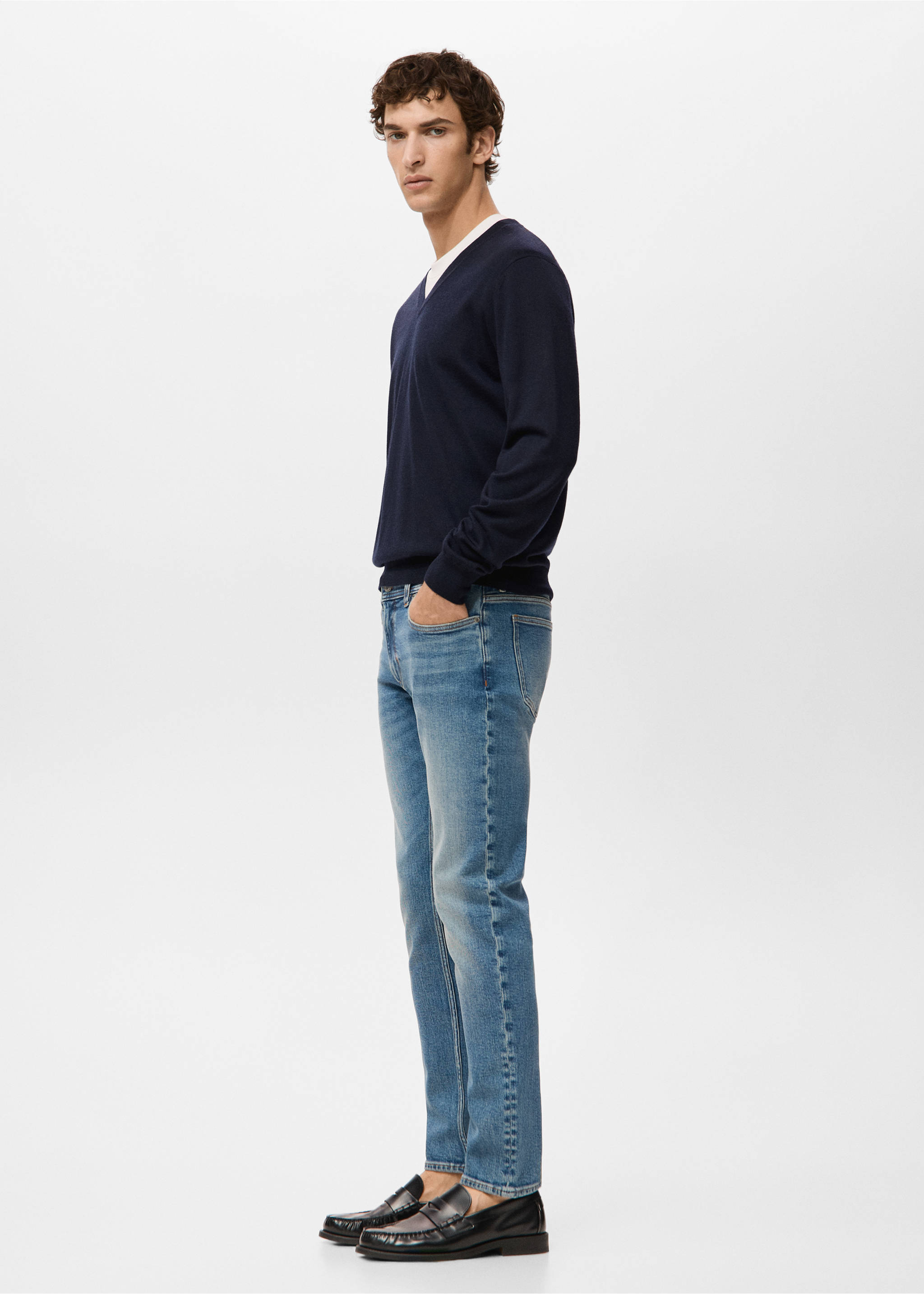 100% merino wool V-neck sweater - Details of the article 2, Navy. Ref: 27021289-00.