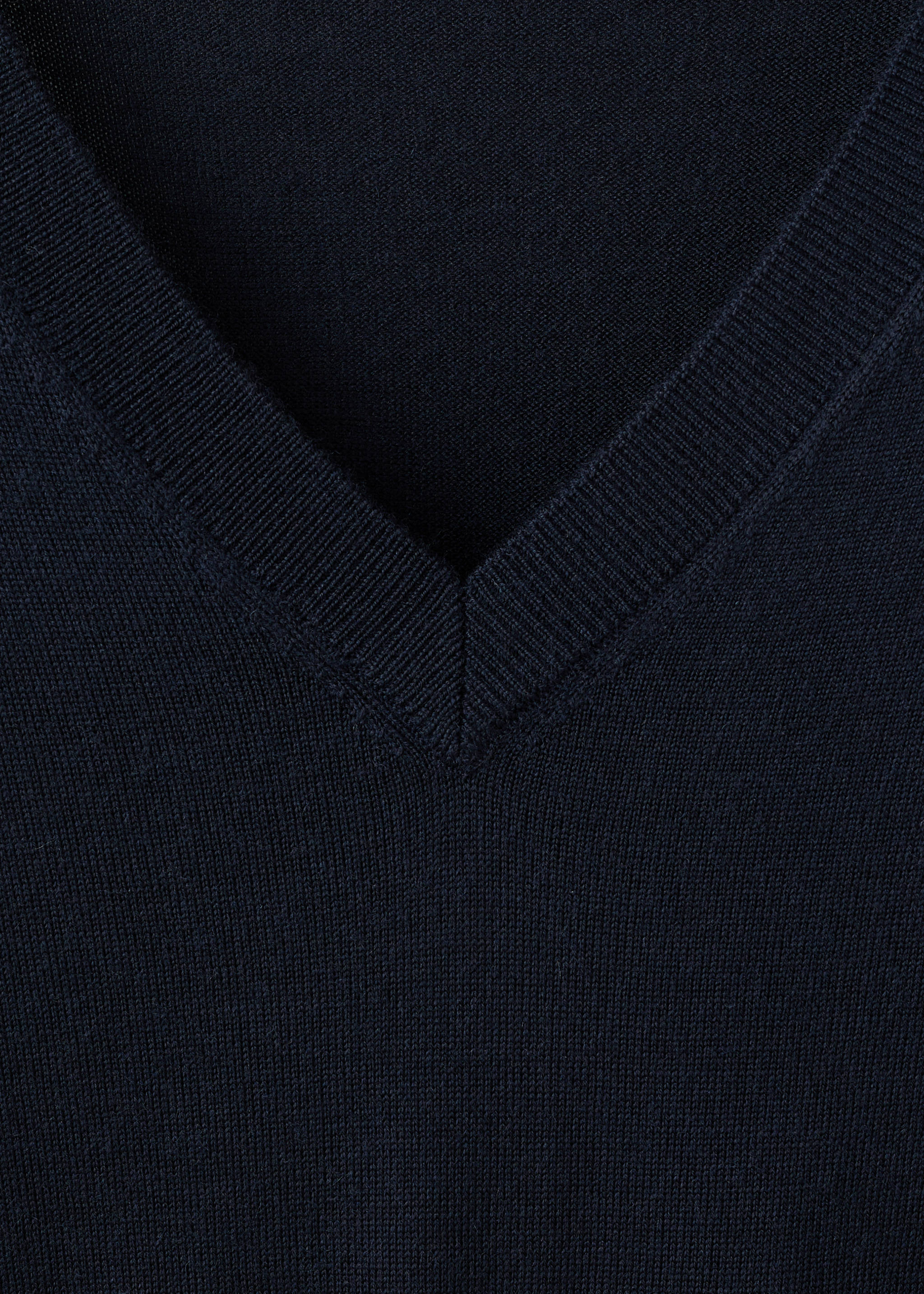 كنزة من صوف ميرينو 100٪ برقبة على شكل V - تفاصيل المنتج 8