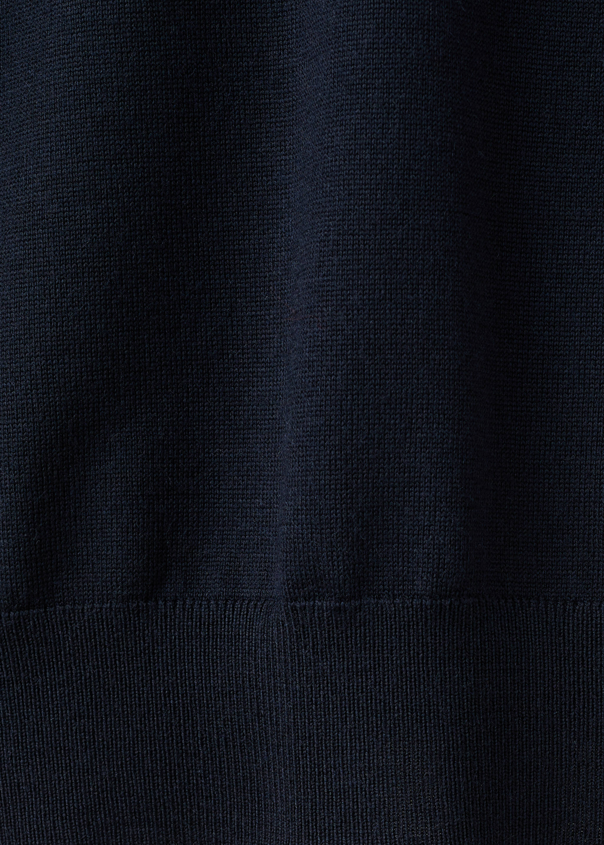 كنزة من صوف ميرينو 100٪ برقبة على شكل V - تفاصيل المنتج 0