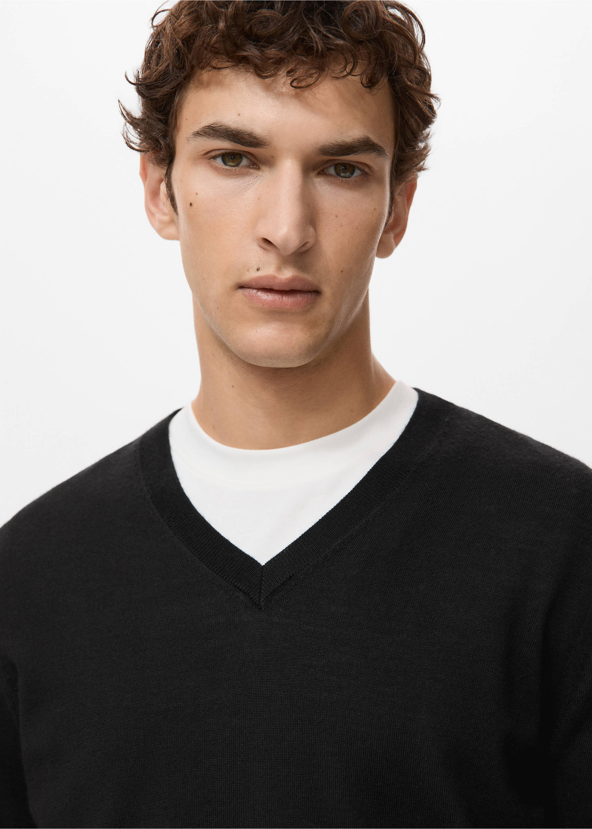 100% merino wool V-neck sweater - Details of the article 1, Black. Ref: 27021289-00.