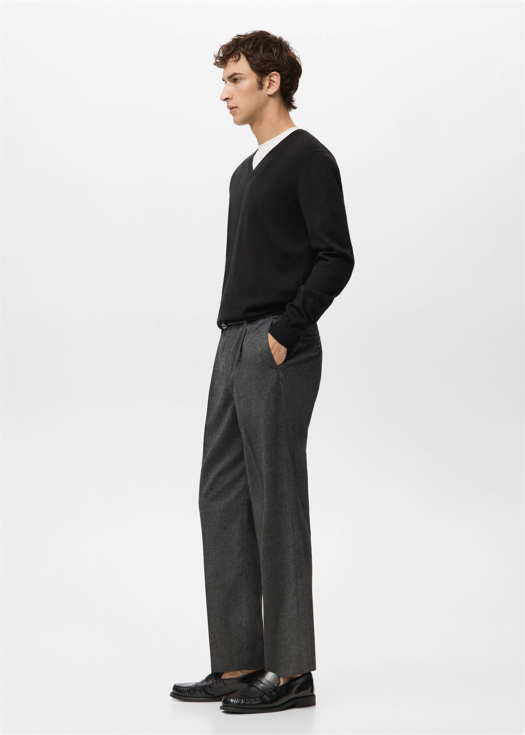 100% merino wool V-neck sweater - Details of the article 2, Black. Ref: 27021289-00.