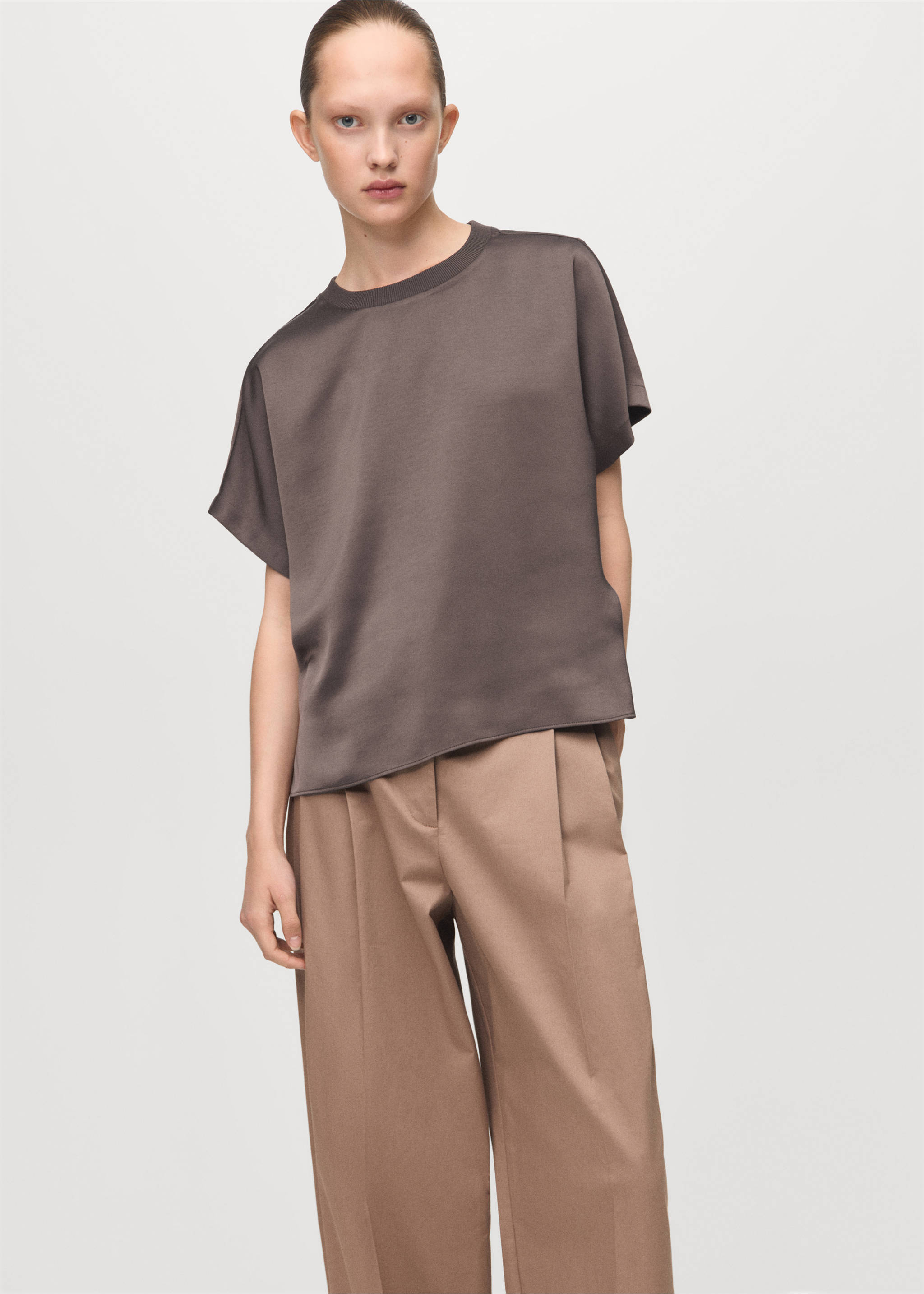 Blusa crop satinada - Detalle del artículo 1, Marrón medio. Ref: 27021294-00.