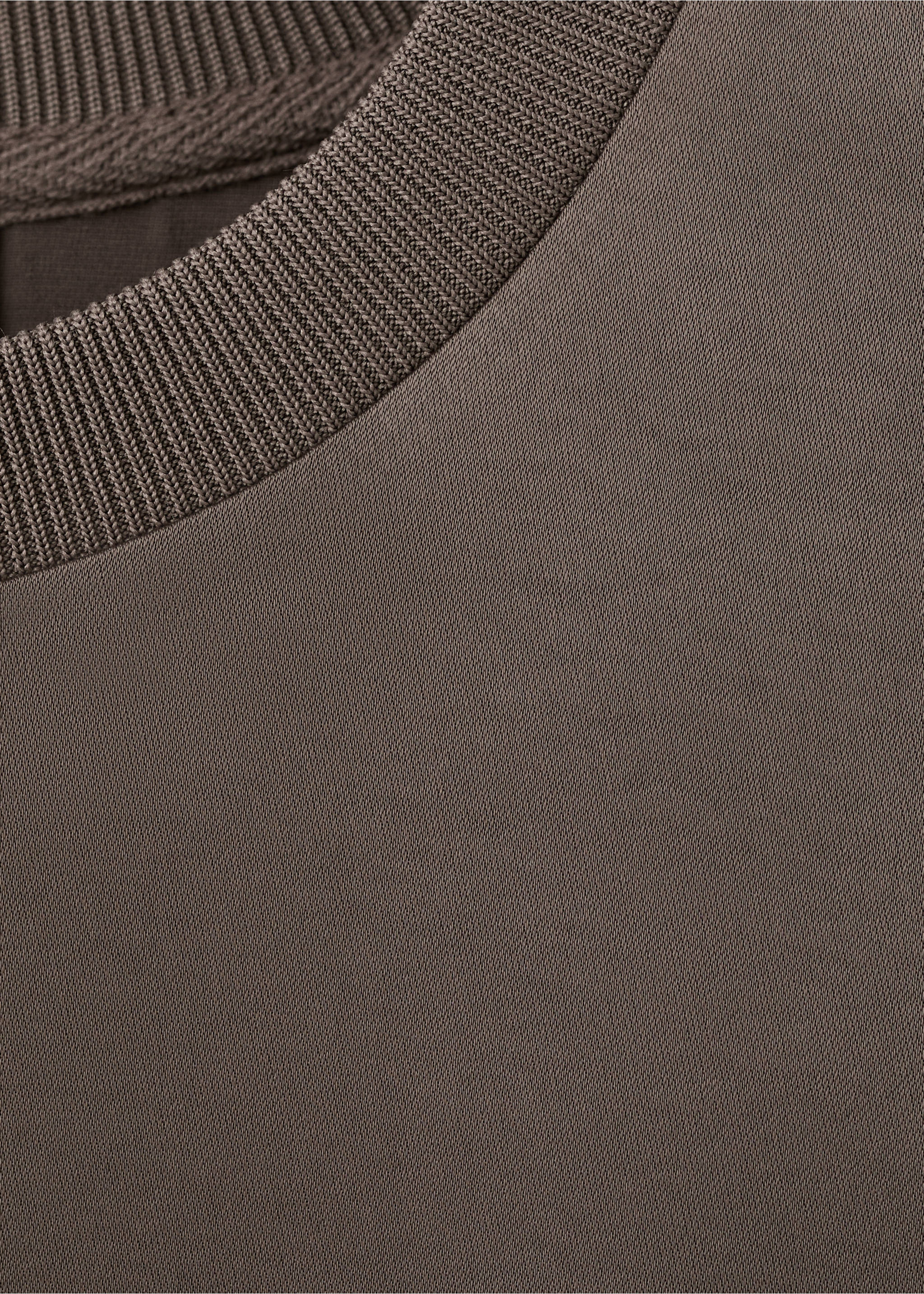 Blusa crop satinada - Detalle del artículo 8, Marrón medio. Ref: 27021294-00.