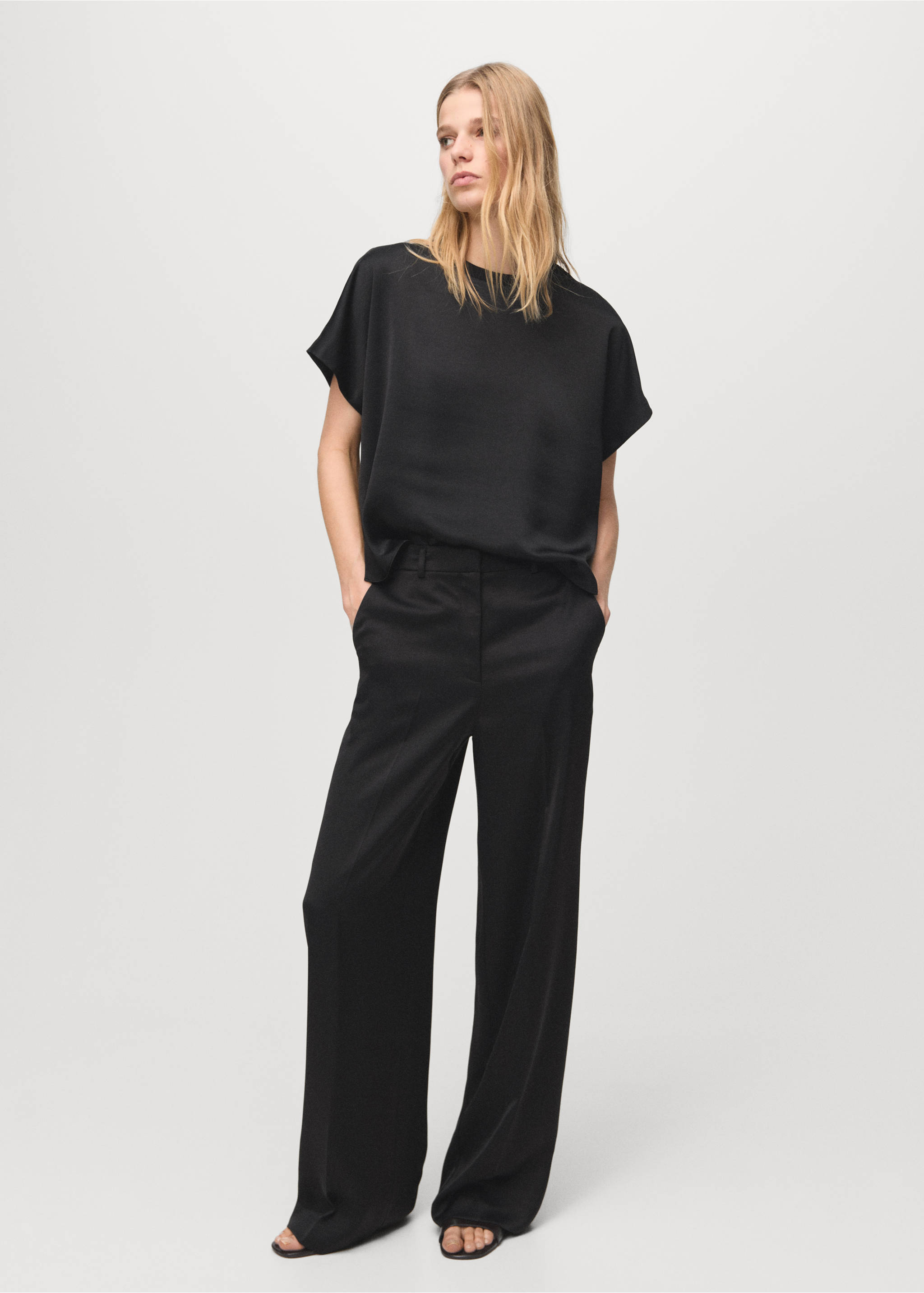 Blusa crop satinada - Plano general, Negro. Ref: 27021294-00.