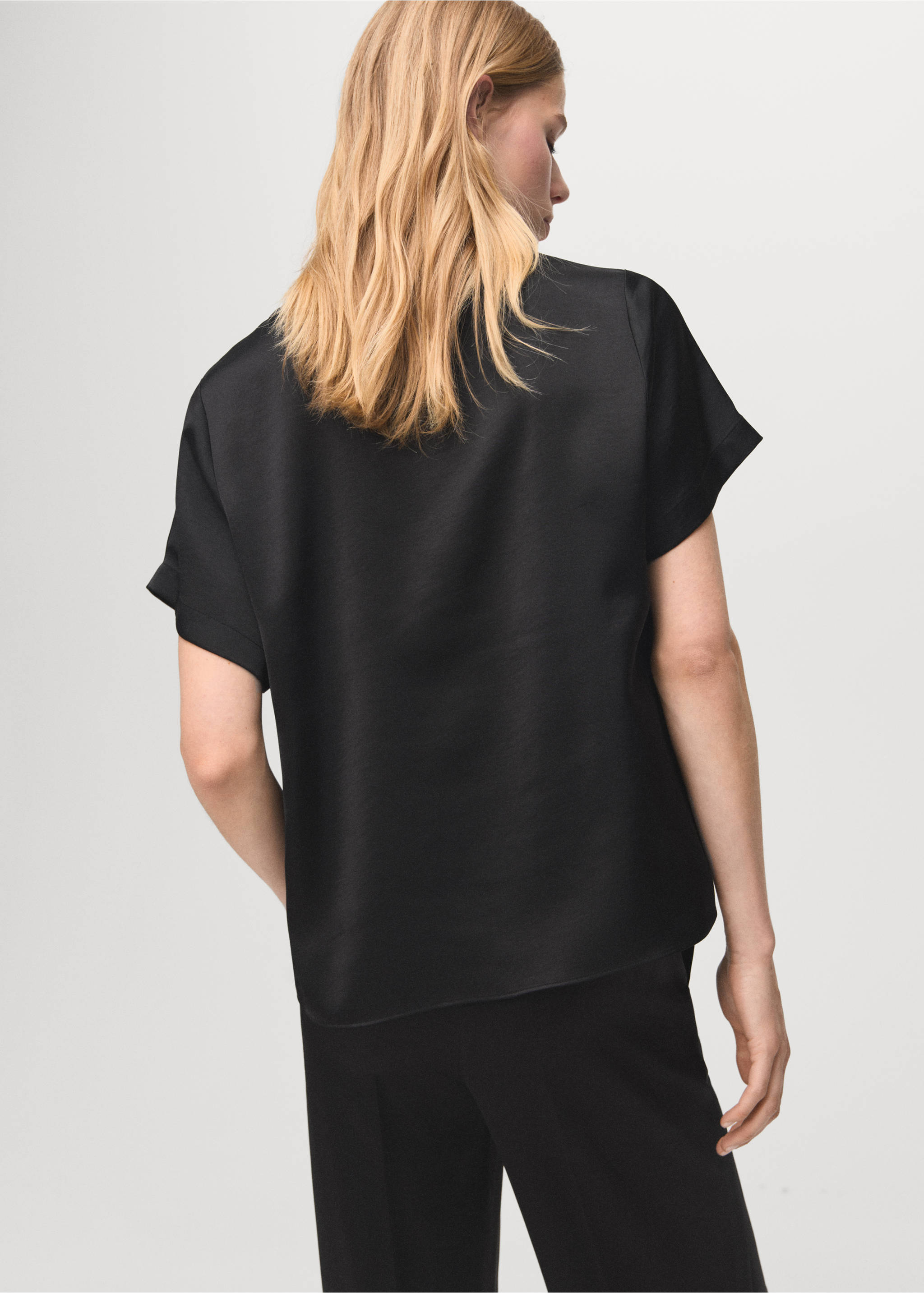 Blusa crop satinada - Reverso del artículo, Negro. Ref: 27021294-00.