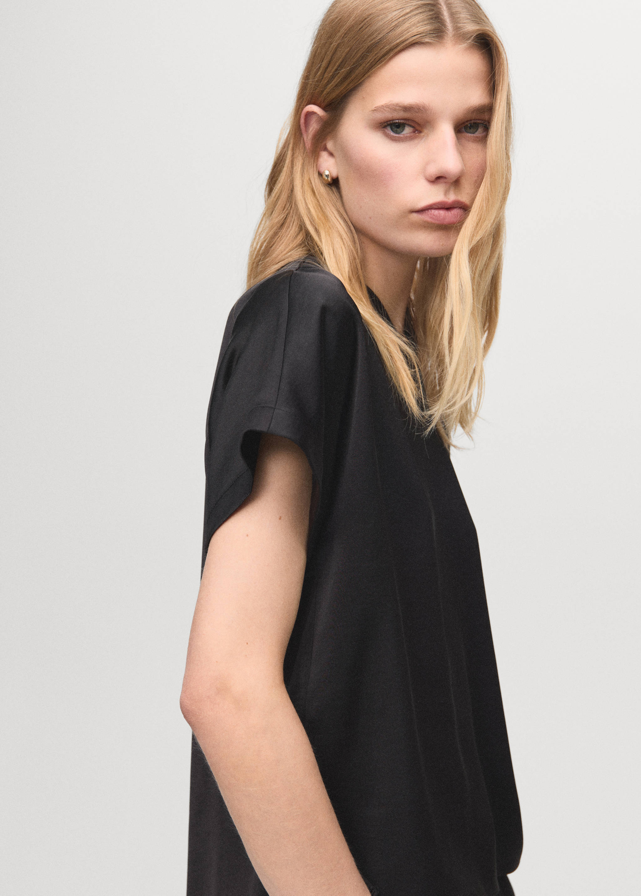 Blusa crop satinada - Detalle del artículo 1