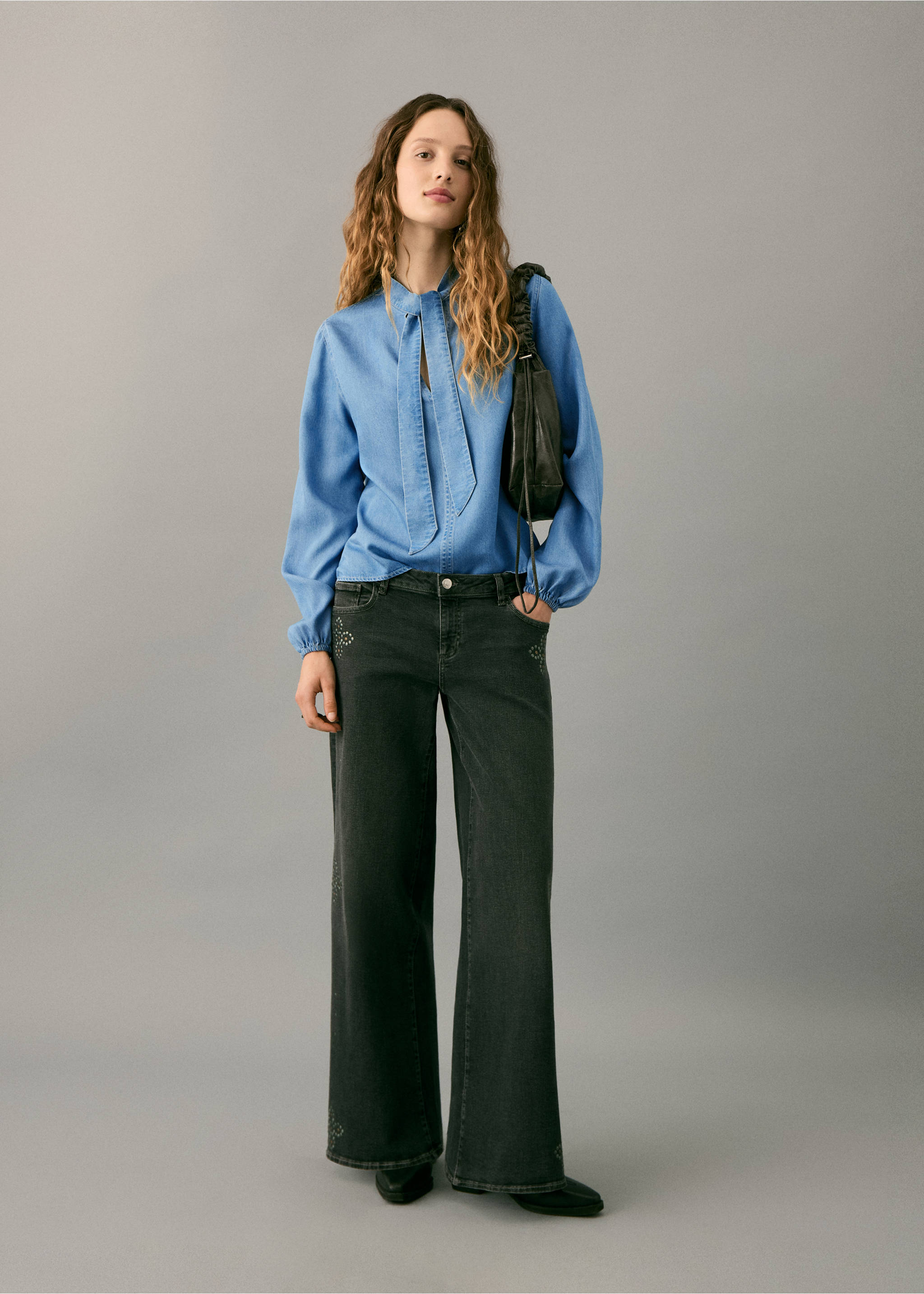 Блузка из лиоцелла с завязкой - Общий план, Синий средний. Ref: 27021295-00.