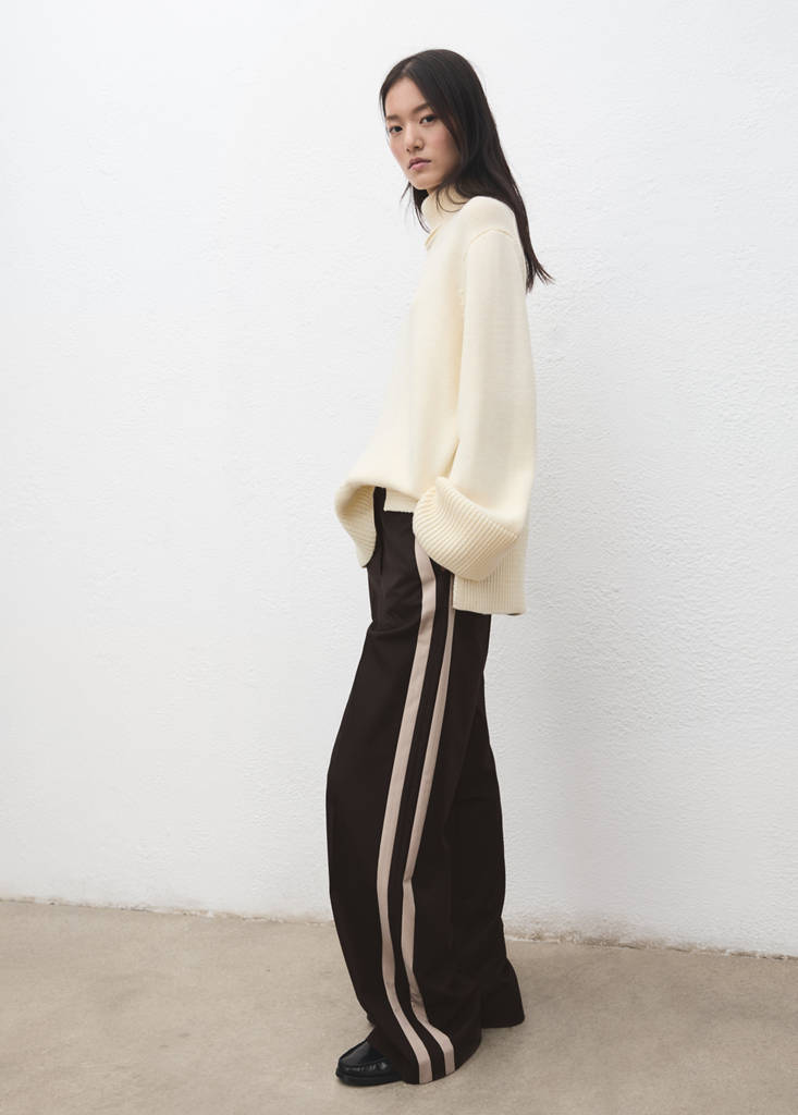 Wide leg trousers with contrast stripe — Chocolate
