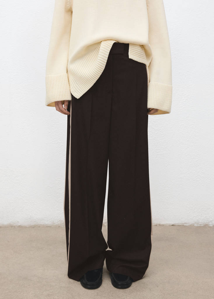 Wide leg trousers with contrast stripe — Chocolate