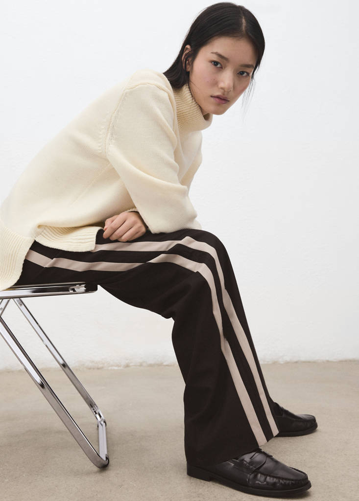 Wide leg trousers with contrast stripe — Chocolate