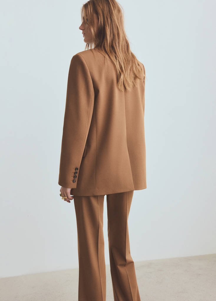 Straight suit jacket with lapel pockets — Caramel