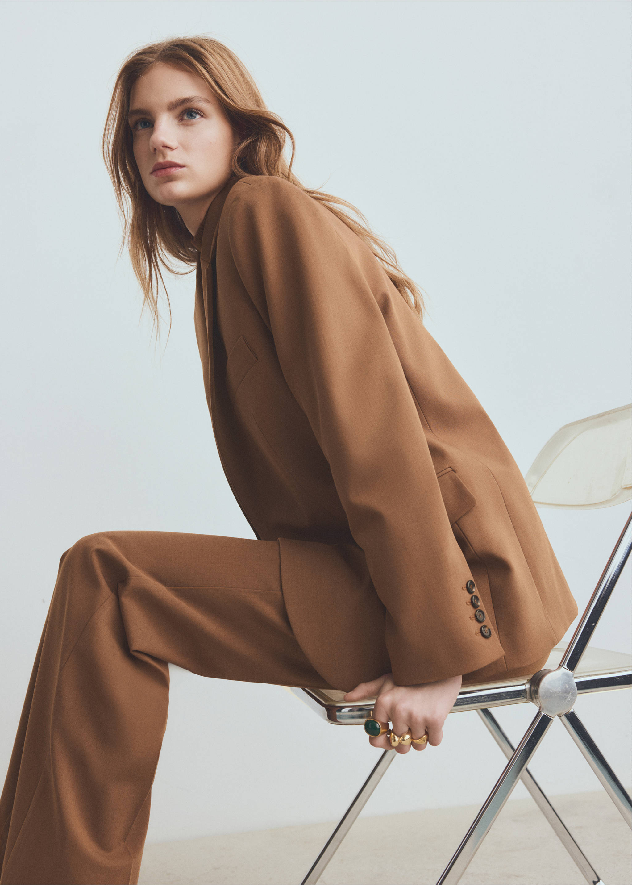 Straight suit jacket with lapel pockets - Details of the article 2, Caramel. Ref: 27021299-00.