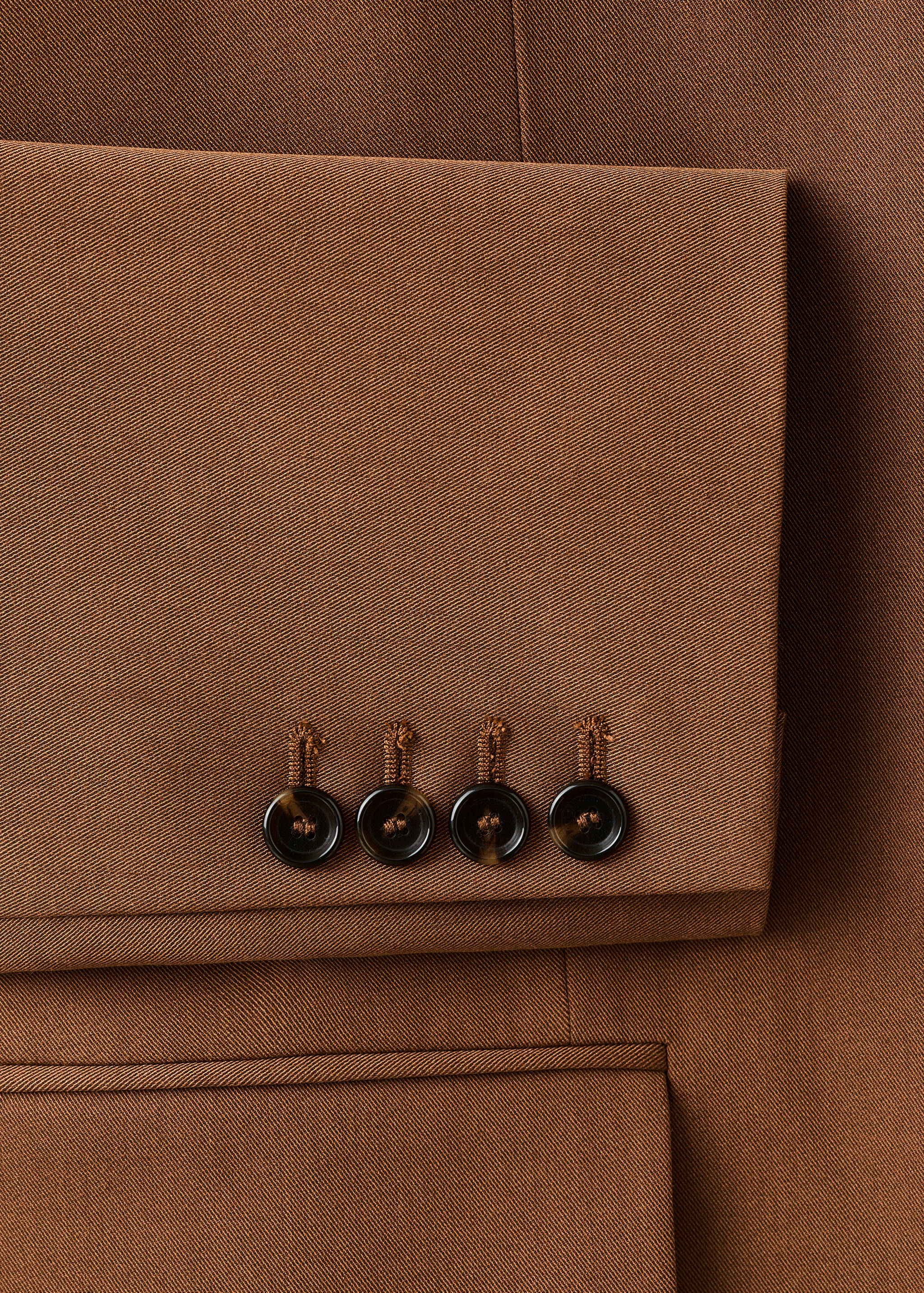 Straight suit jacket with lapel pockets - Details of the article 0