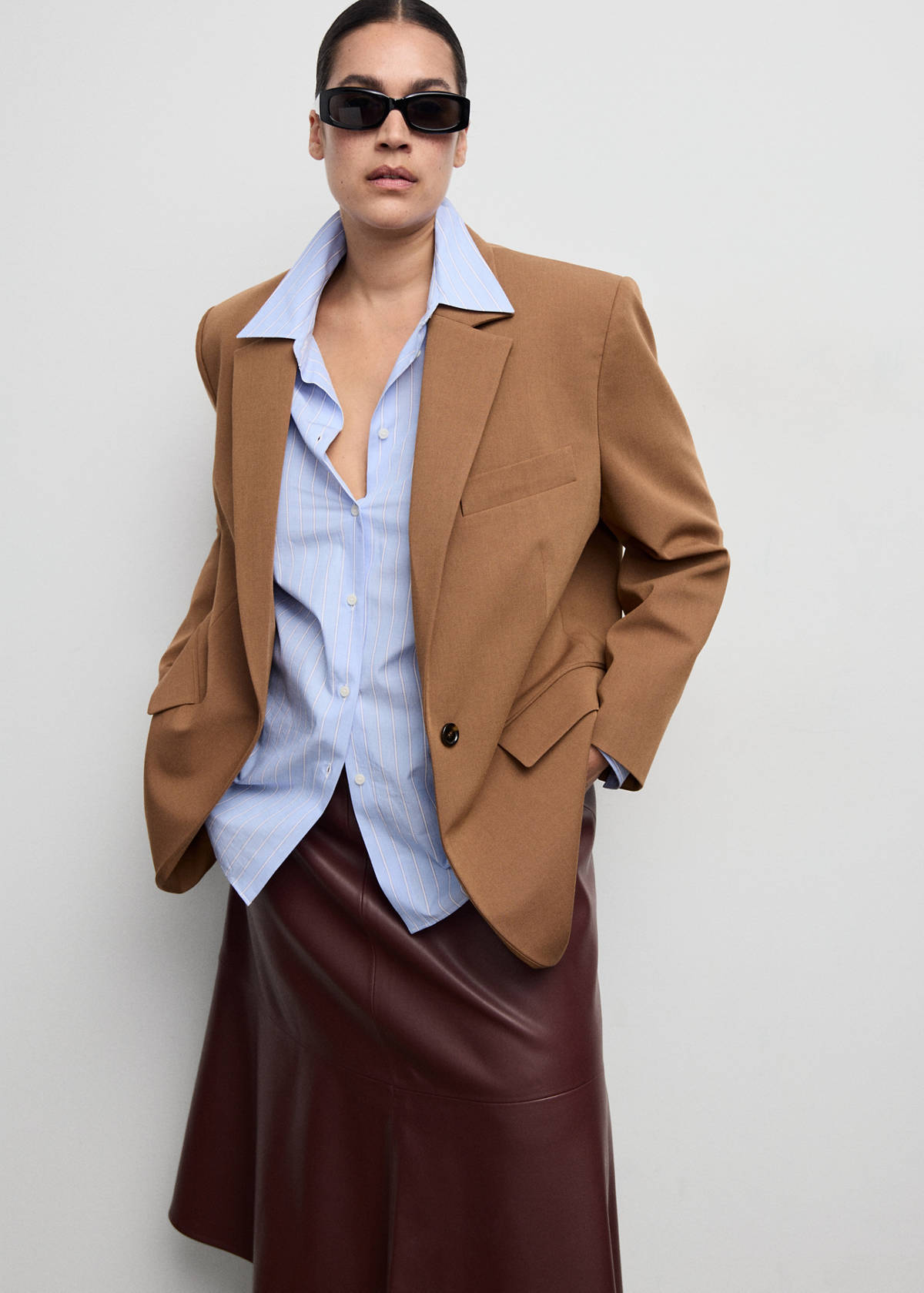Straight suit jacket with lapel pockets — Caramel