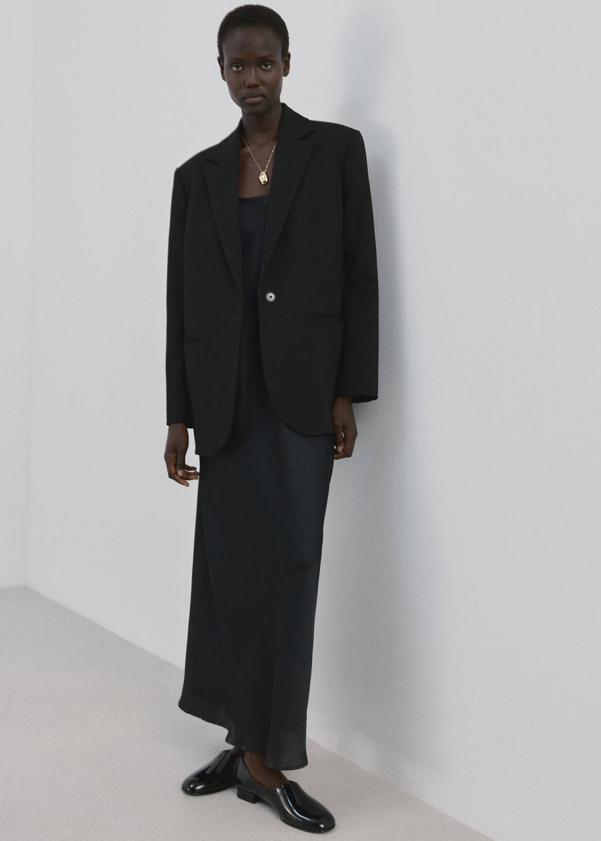 Straight suit jacket with lapel pockets — Black