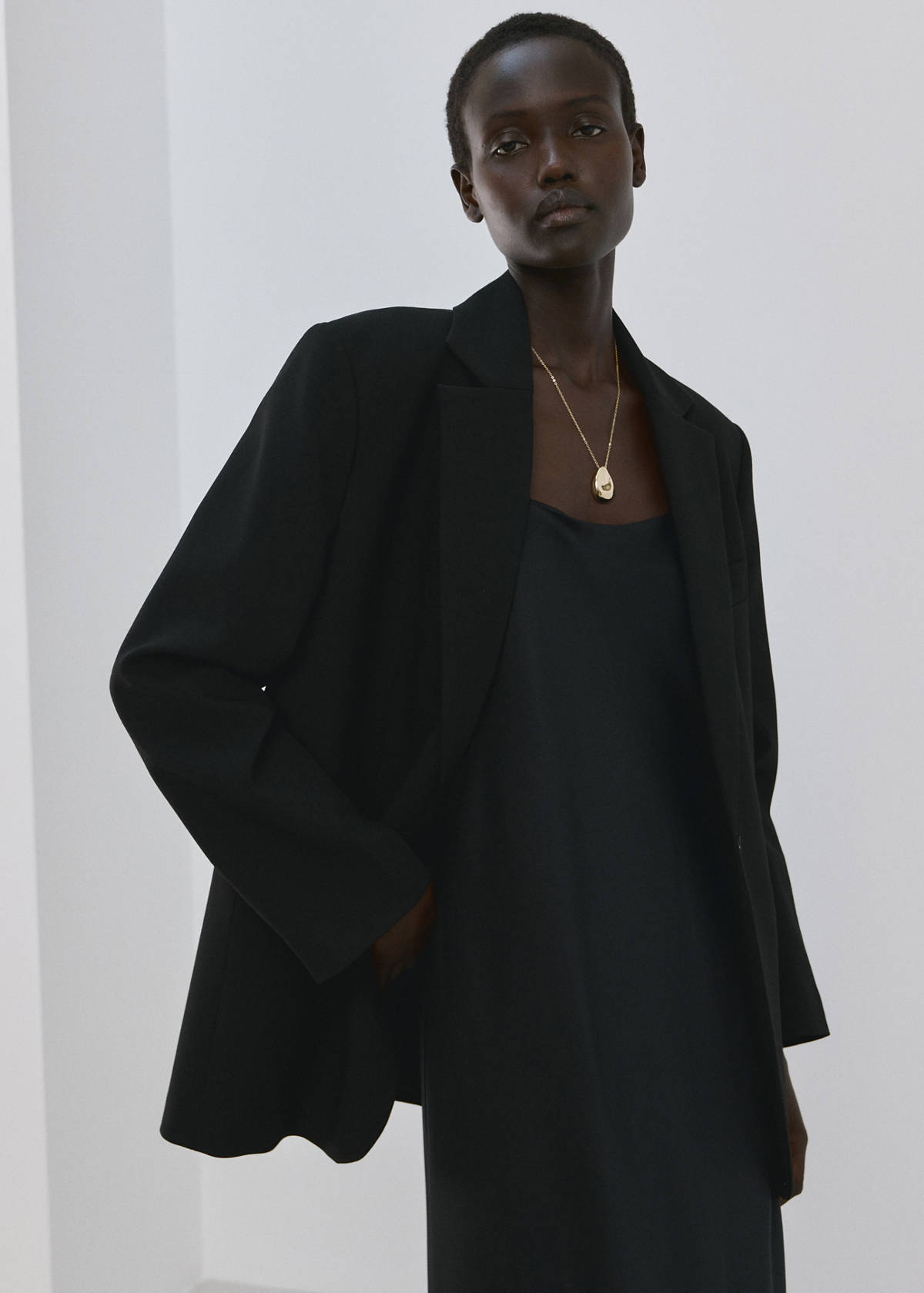 Straight suit jacket with lapel pockets — Black