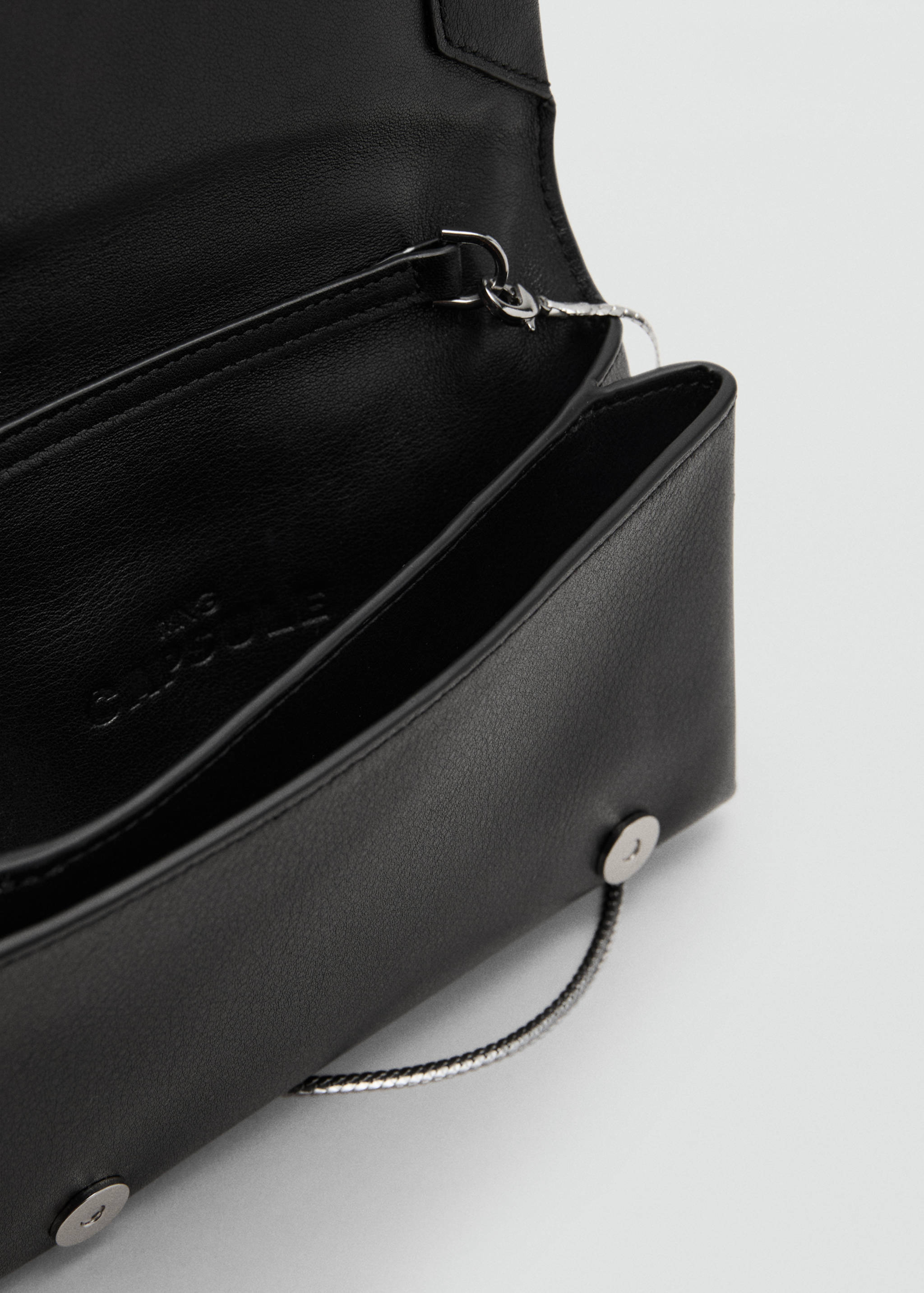 Leather shoulder bag with chain - Details of the article 3