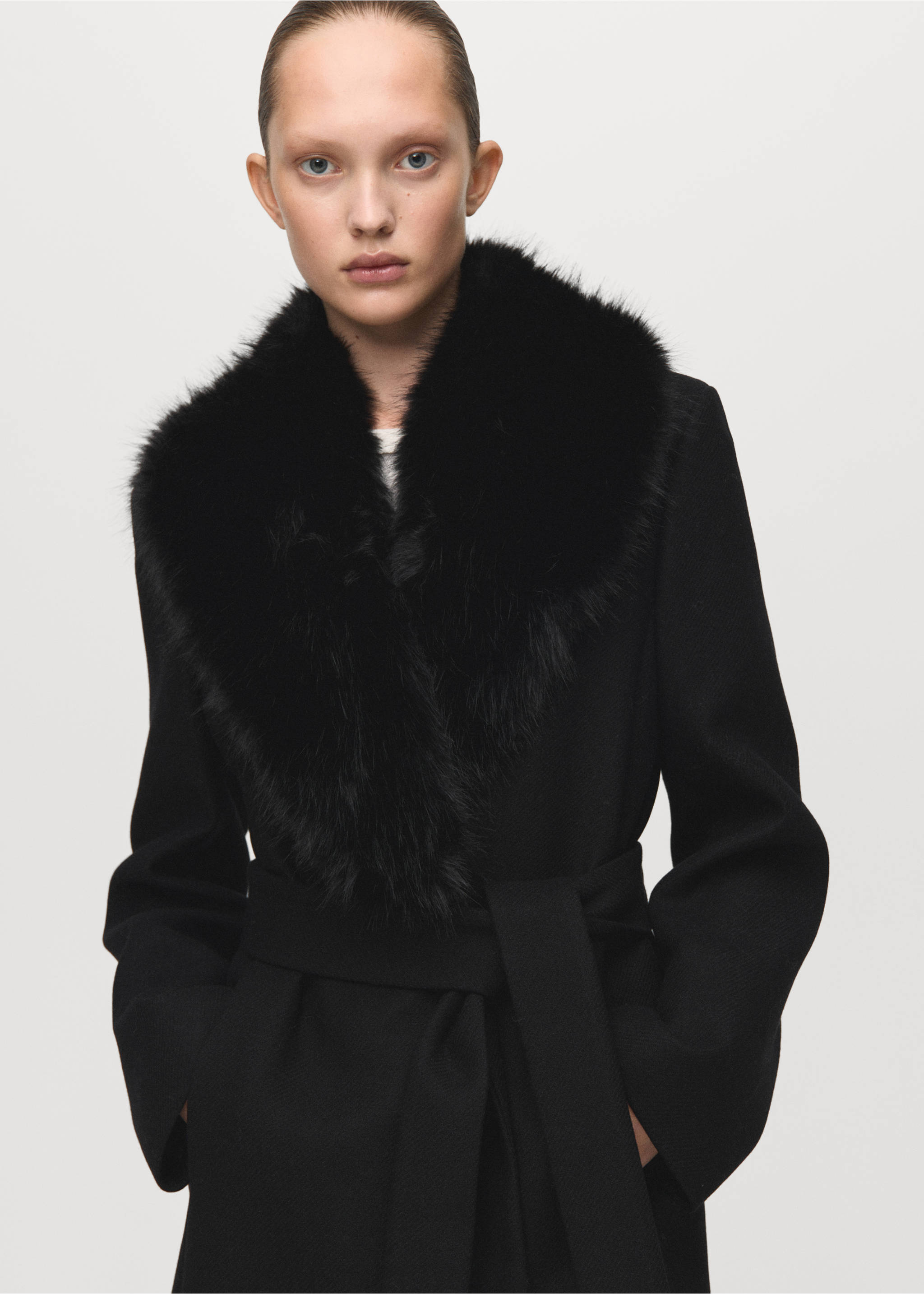 Manteco wool coat with fur collar - Medium plane, Black. Ref: 27021302-00.