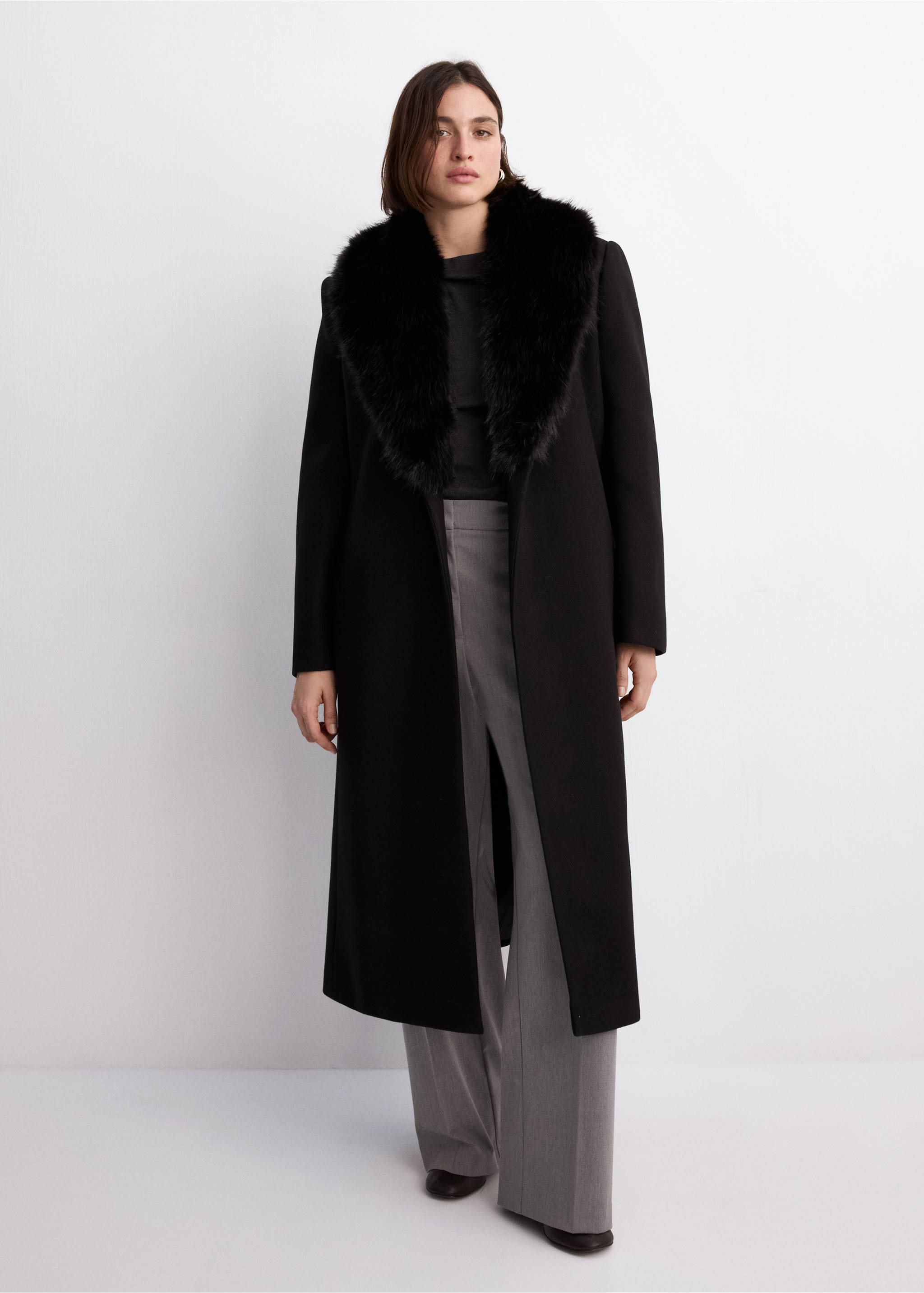Manteco wool coat with fur collar - Details of the article 3, Black. Ref: 27021302-00.