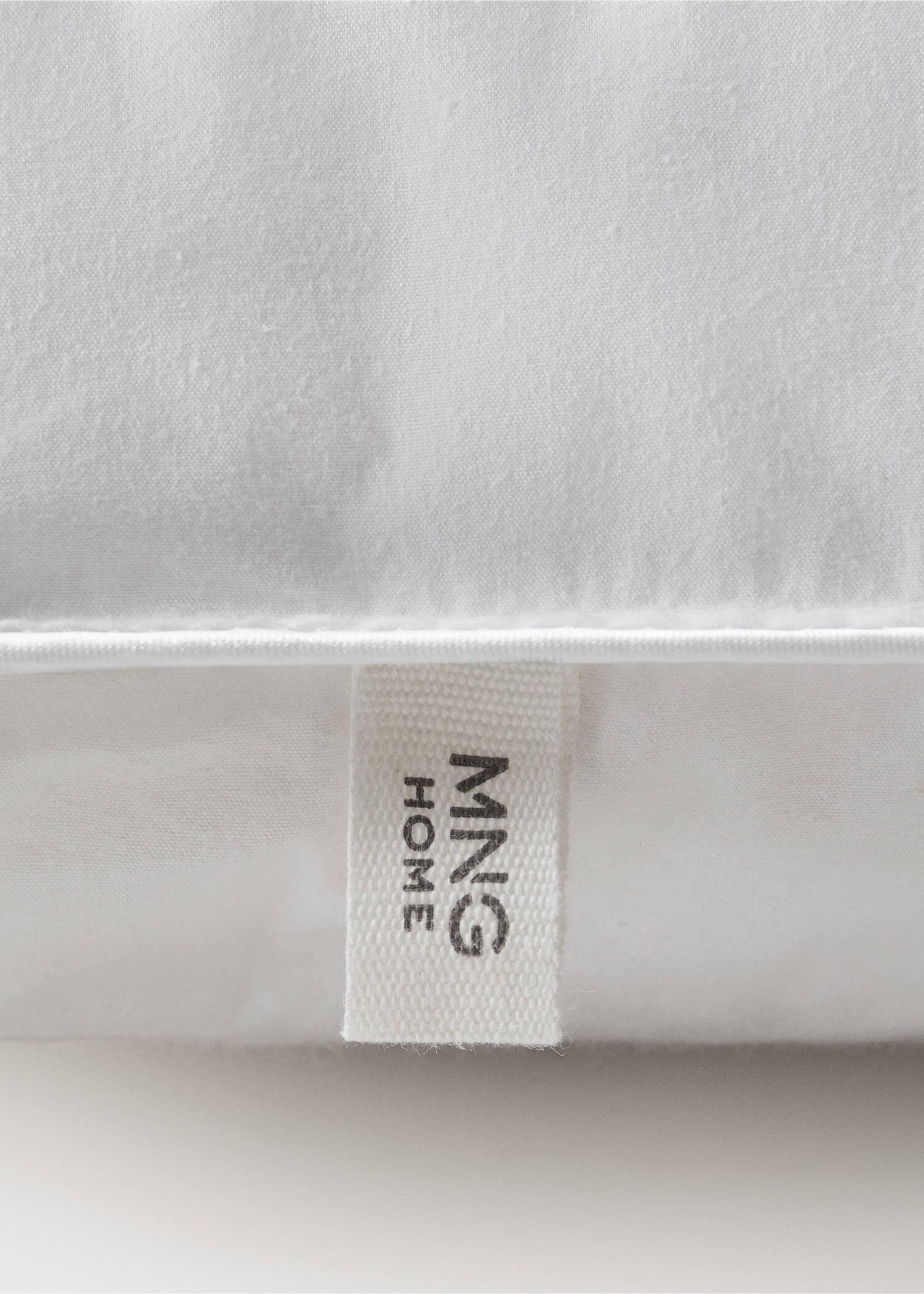 Feather and down pillow filling with 3 chambers, 50x75 cm - Details of the article 2, White. Ref: 27021328-00.