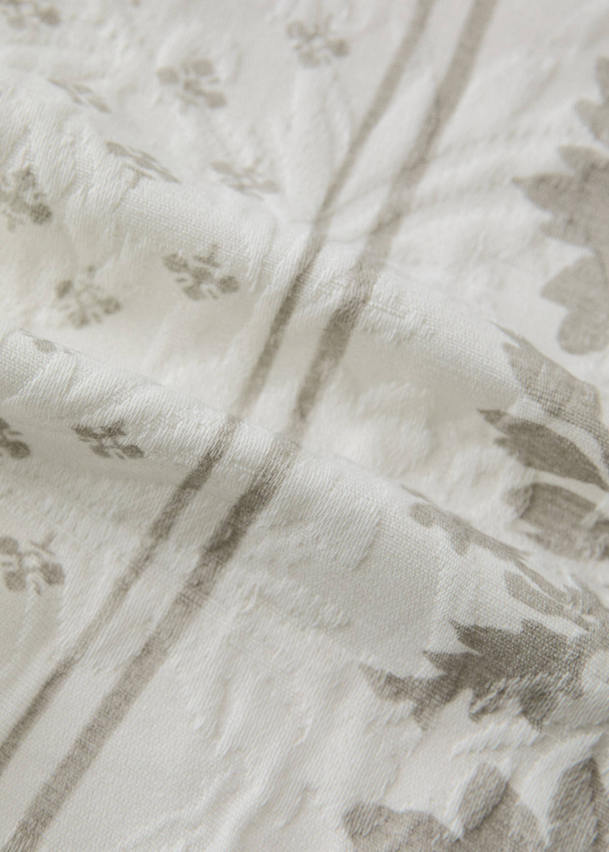 100% cotton jacquard tablecloth for 2 to 4 people — White