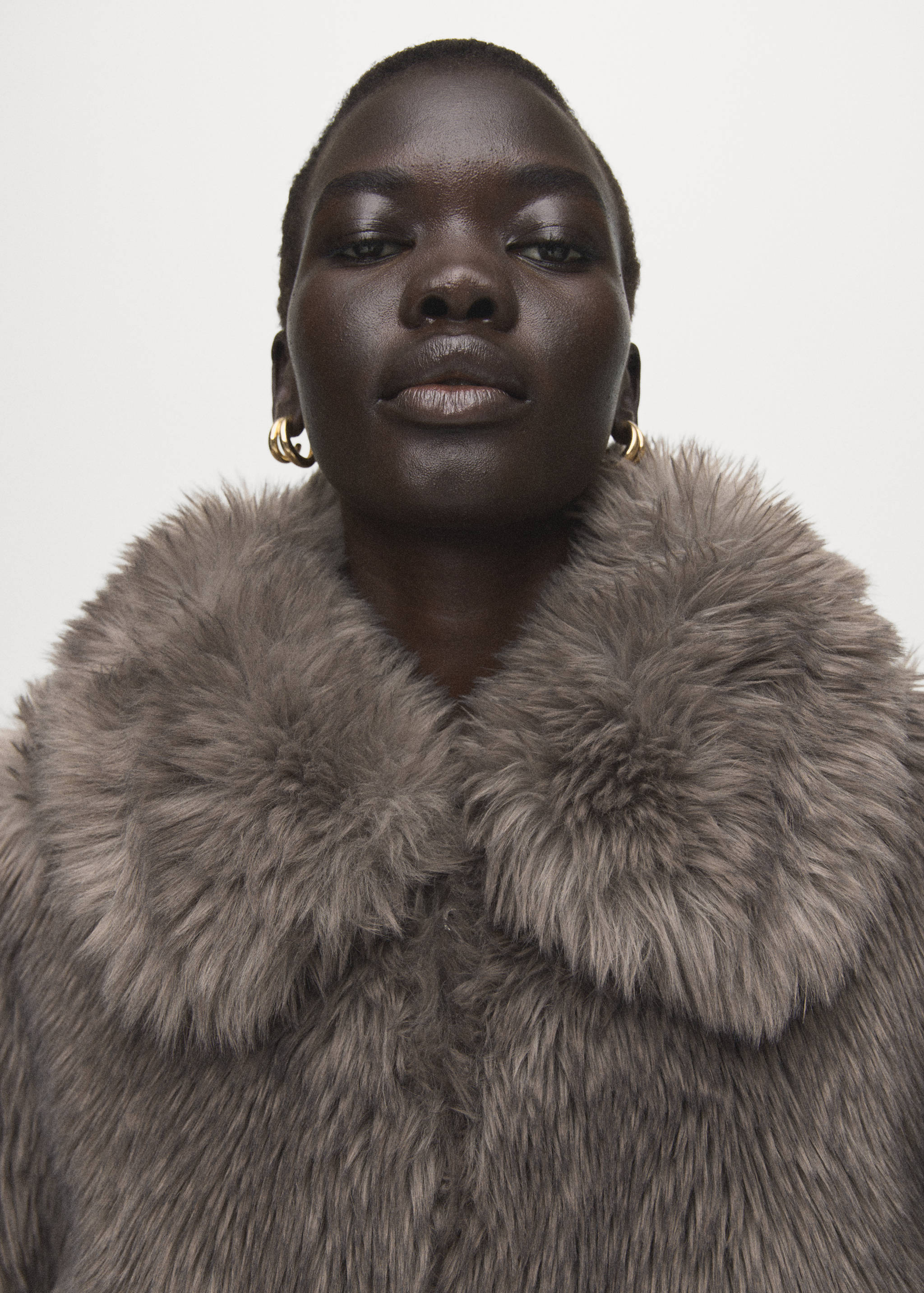 Faux-fur jacket with lapels - Details of the article 1