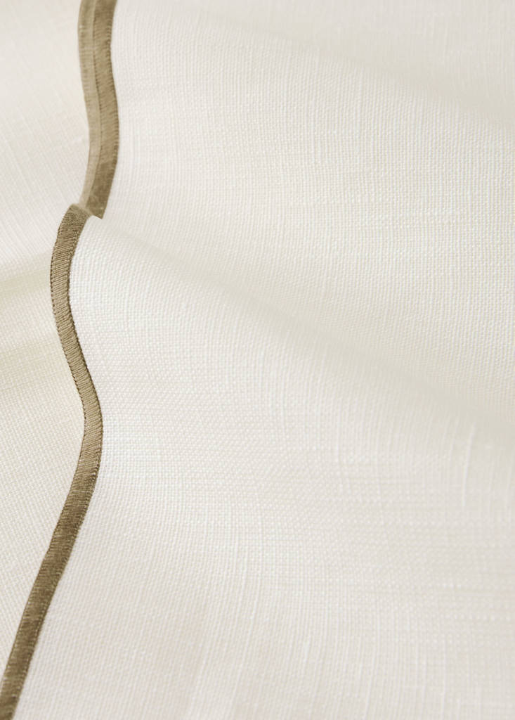 Resin-coated 100% linen tablecloth with contrasting overlock for 8 to 10 diners — Off White