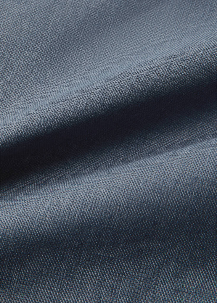 Resin-coated 100% linen tablecloth with contrasting overlock for 8 to 10 diners — Ink Blue