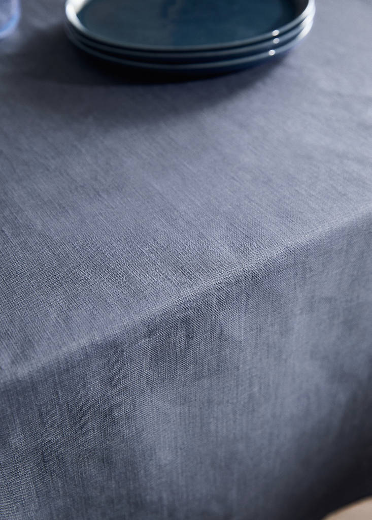 Resin-coated 100% linen tablecloth with contrasting overlock for 8 to 10 diners — Ink Blue