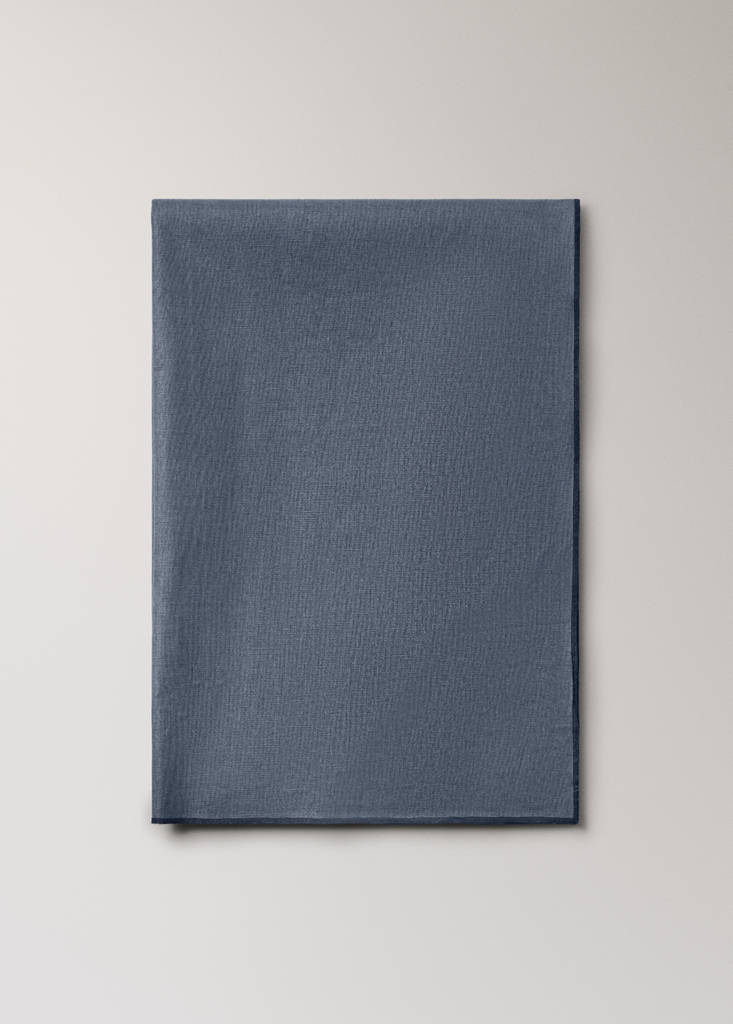 Resin-coated 100% linen tablecloth with contrasting overlock for 8 to 10 diners — Ink Blue