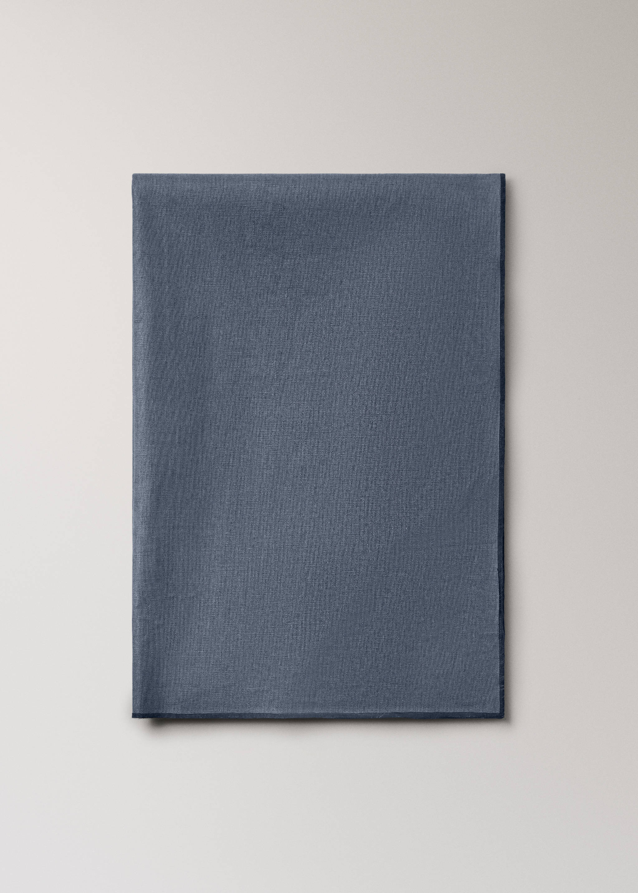Resin-coated 100% linen tablecloth with contrasting overlock for 8 to 10 diners - Article without model