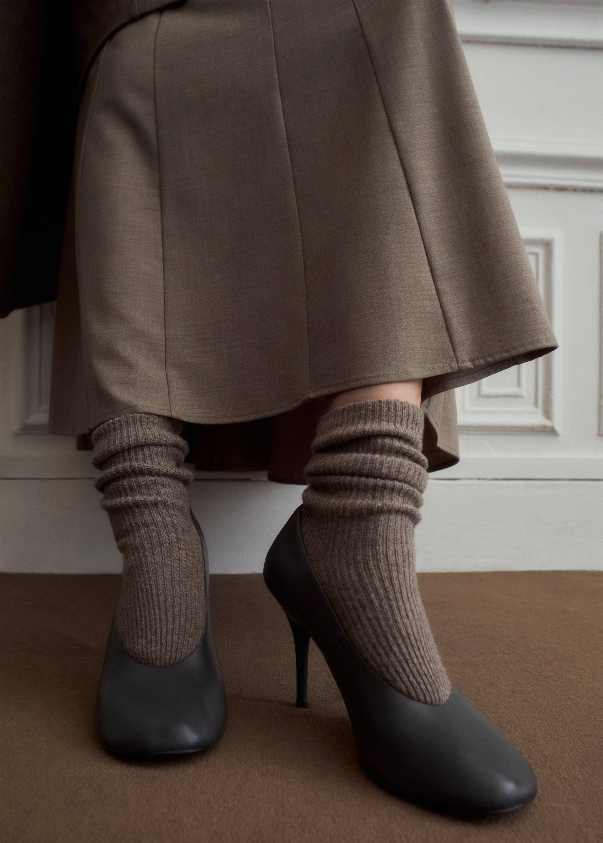 Yuvarlak burunlu deri topuklu ayakkabı - Genel plan