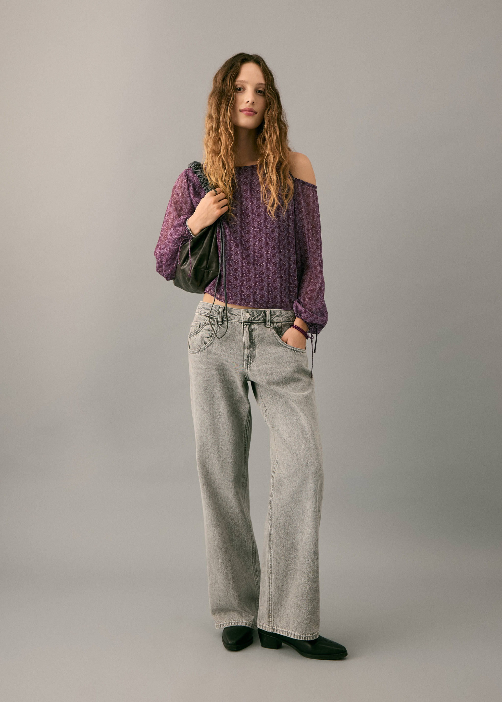 Блузка с принтом и вырезами - Общий план