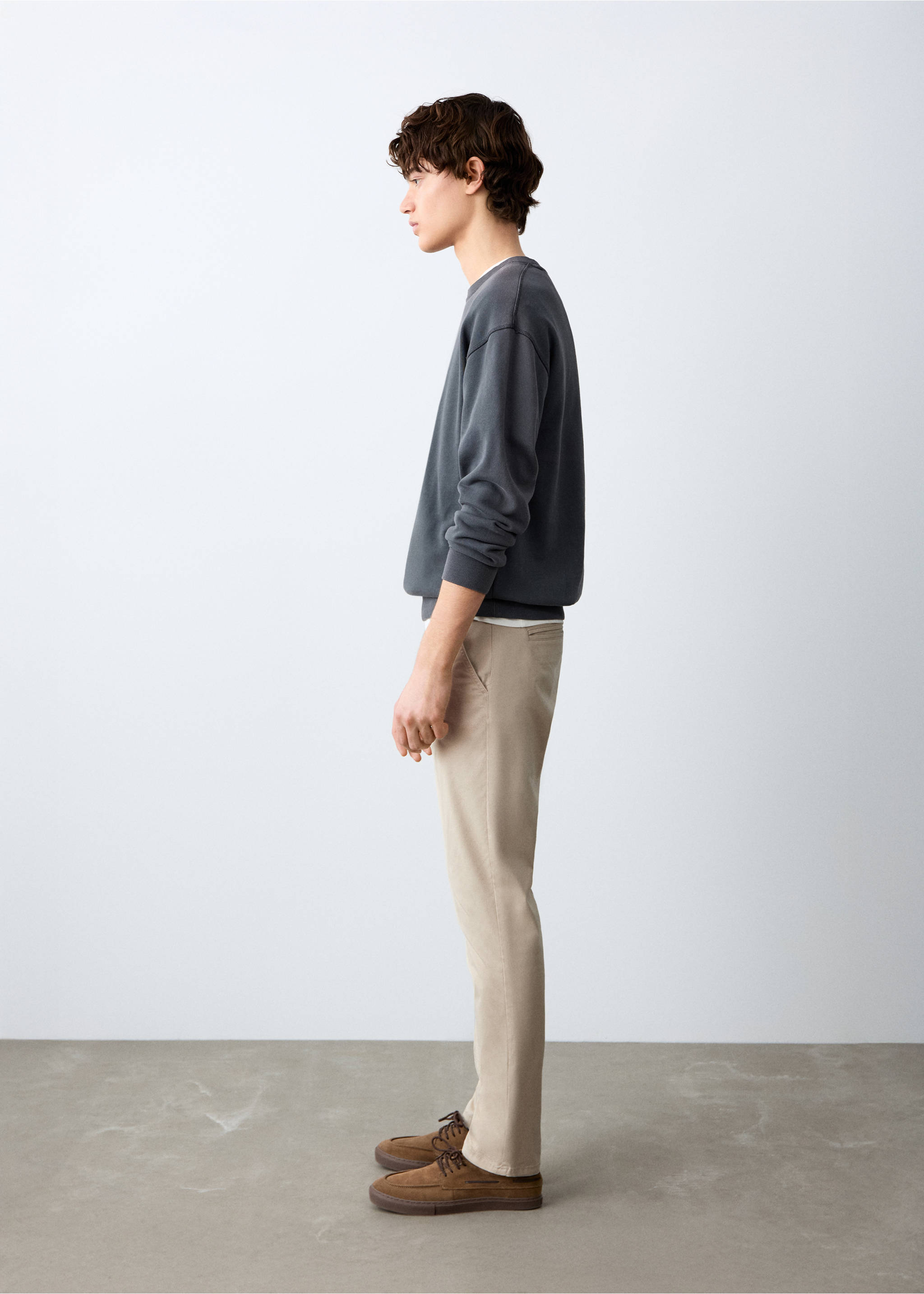 Pantalón chino liso - Plano medio, Gris hielo. Ref: 27021514-00.